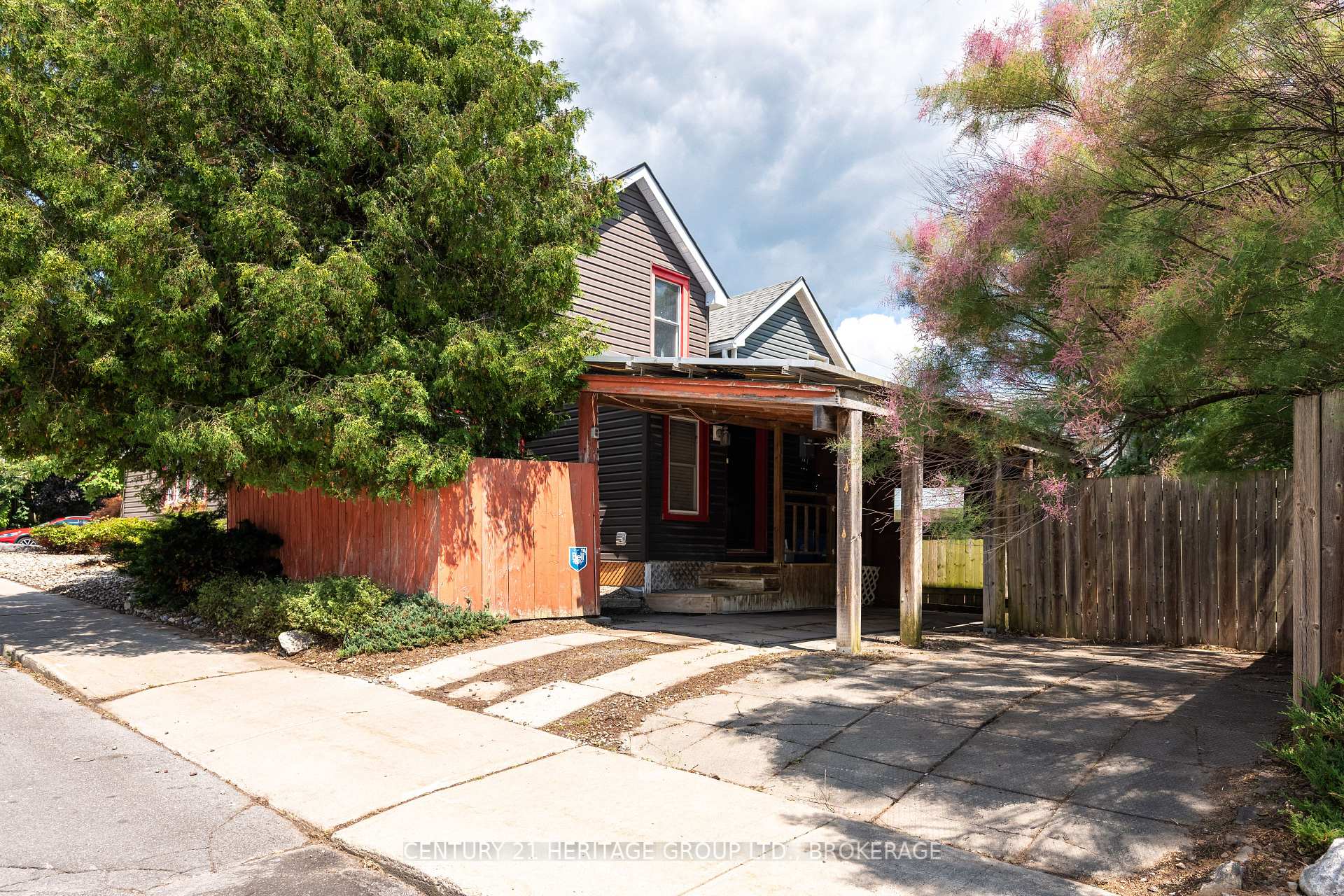 Photo 30 of 18 Pine Street, Kingston, East of Sir John A. Blvd — HOMEH