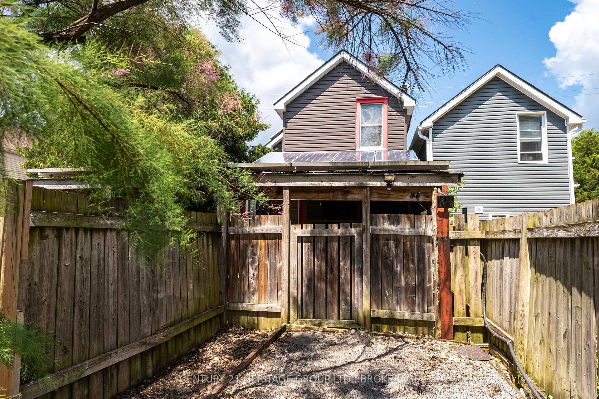 Photo 32 of 18 Pine Street, Kingston, East of Sir John A. Blvd — HOMEH
