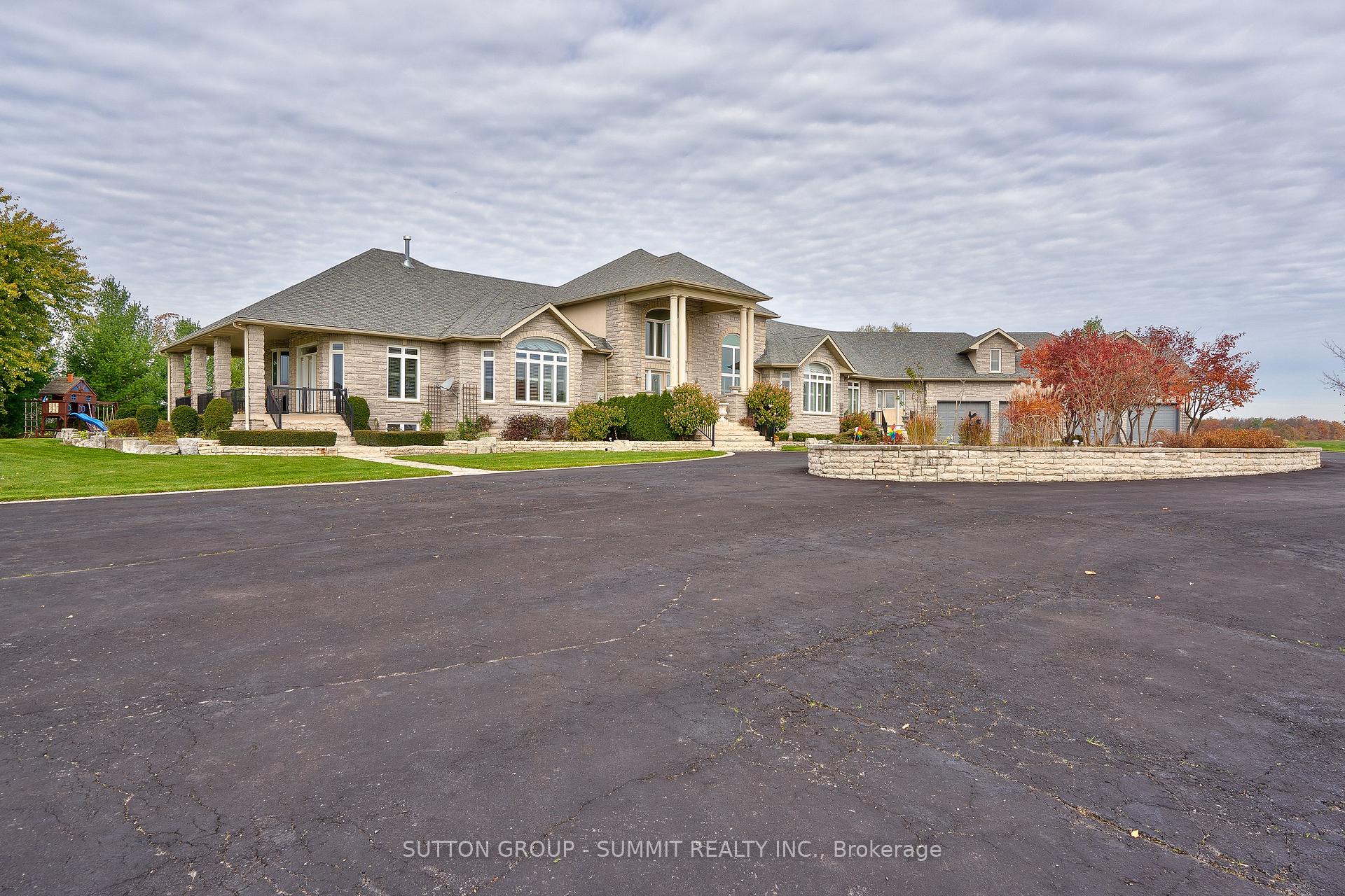 Photo 2 of 5431 Appleby Line, Burlington, Rural Burlington — HOMEH