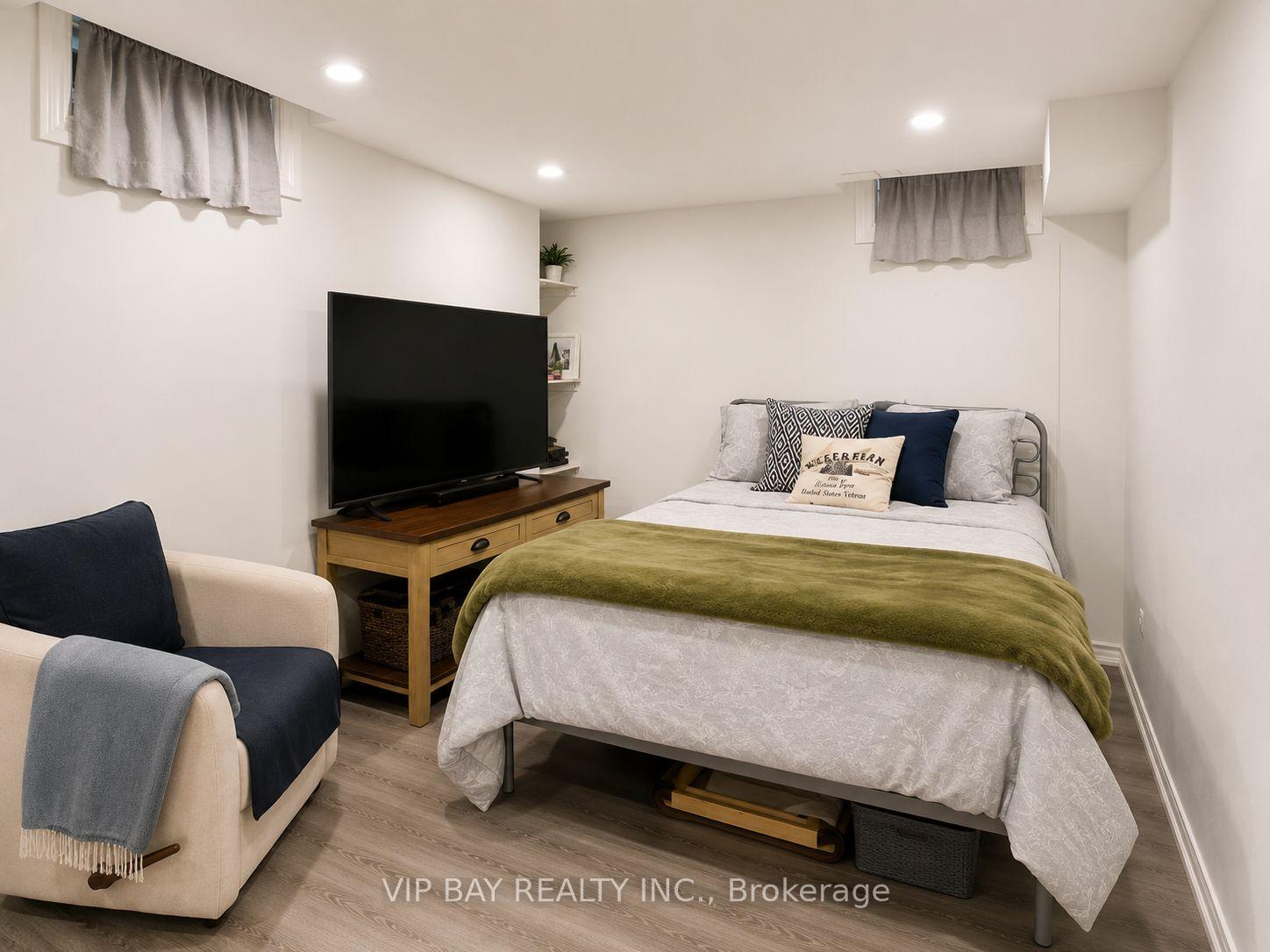 Photo 10 of Unit Lower, 48 Verona Crescent, Georgina, Keswick North — HOMEH