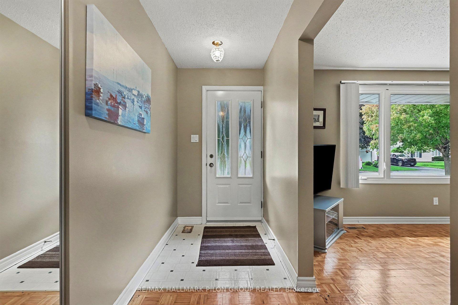 Photo 2 of 496 Tisdale Crescent, Ottawa, Beacon Hill North — HOMEH