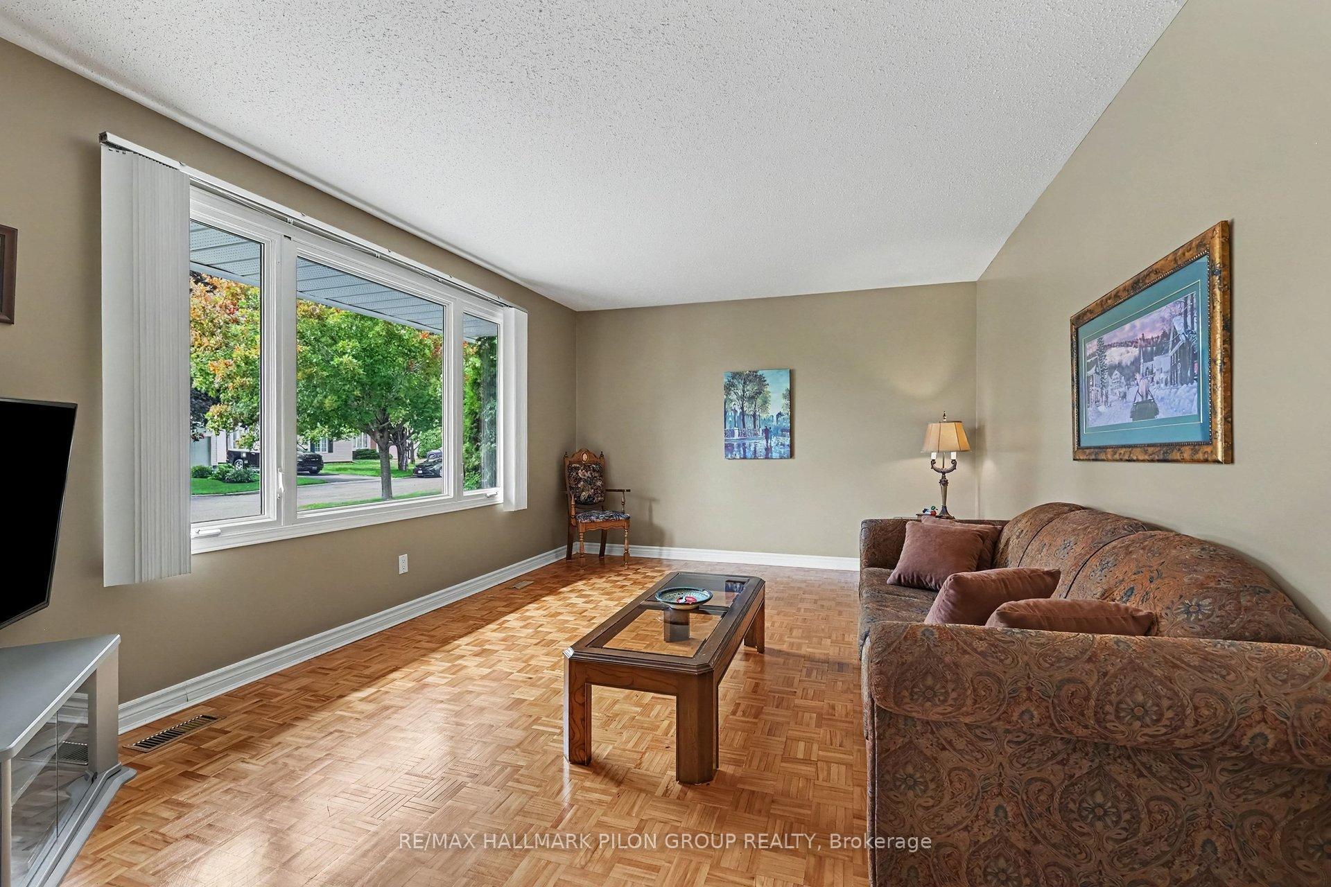Photo 5 of 496 Tisdale Crescent, Ottawa, Beacon Hill North — HOMEH
