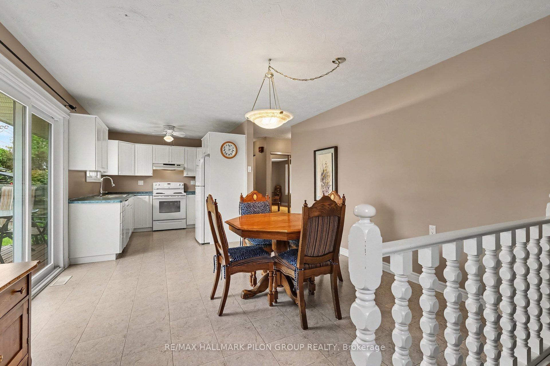 Photo 8 of 496 Tisdale Crescent, Ottawa, Beacon Hill North — HOMEH