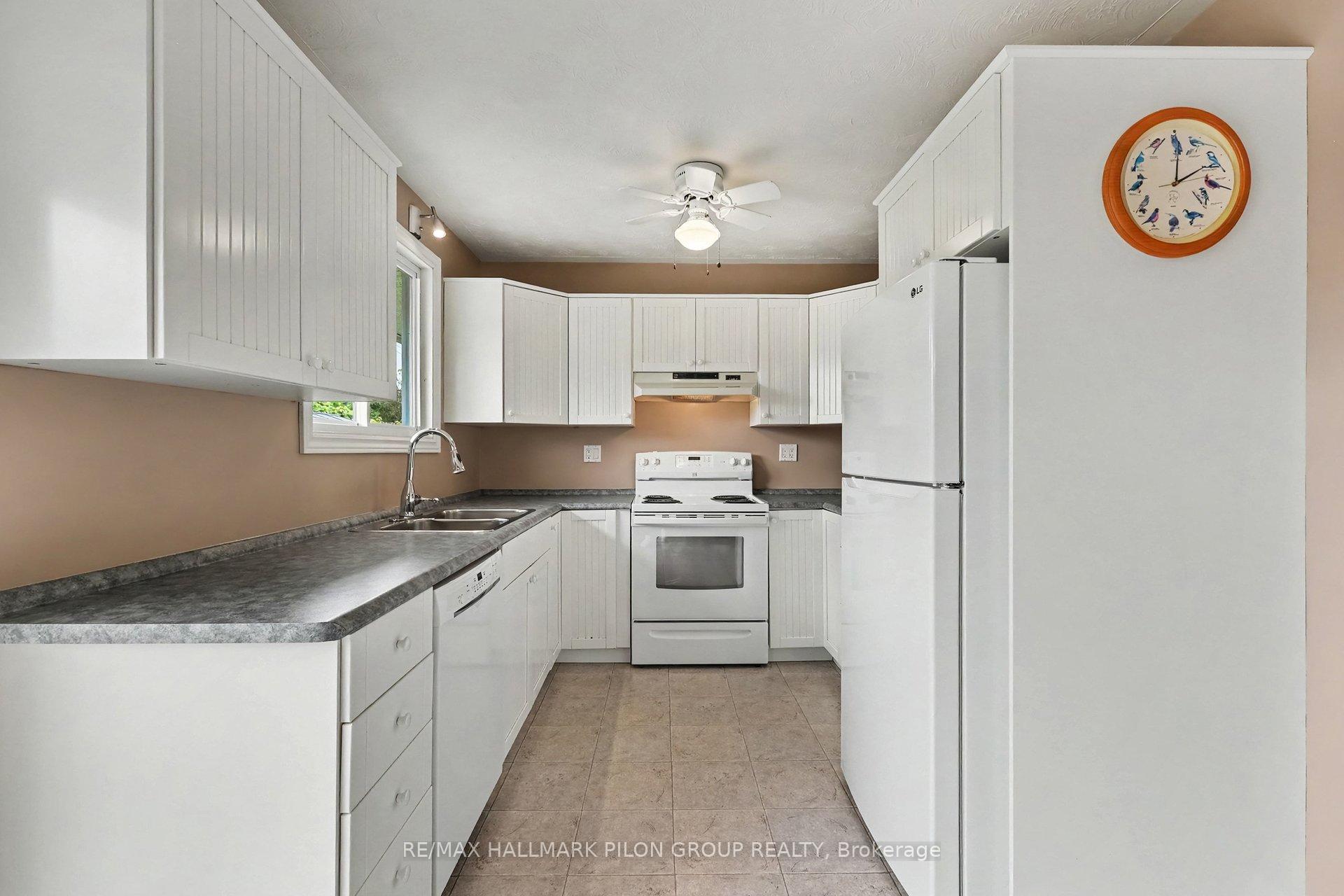 Photo 10 of 496 Tisdale Crescent, Ottawa, Beacon Hill North — HOMEH