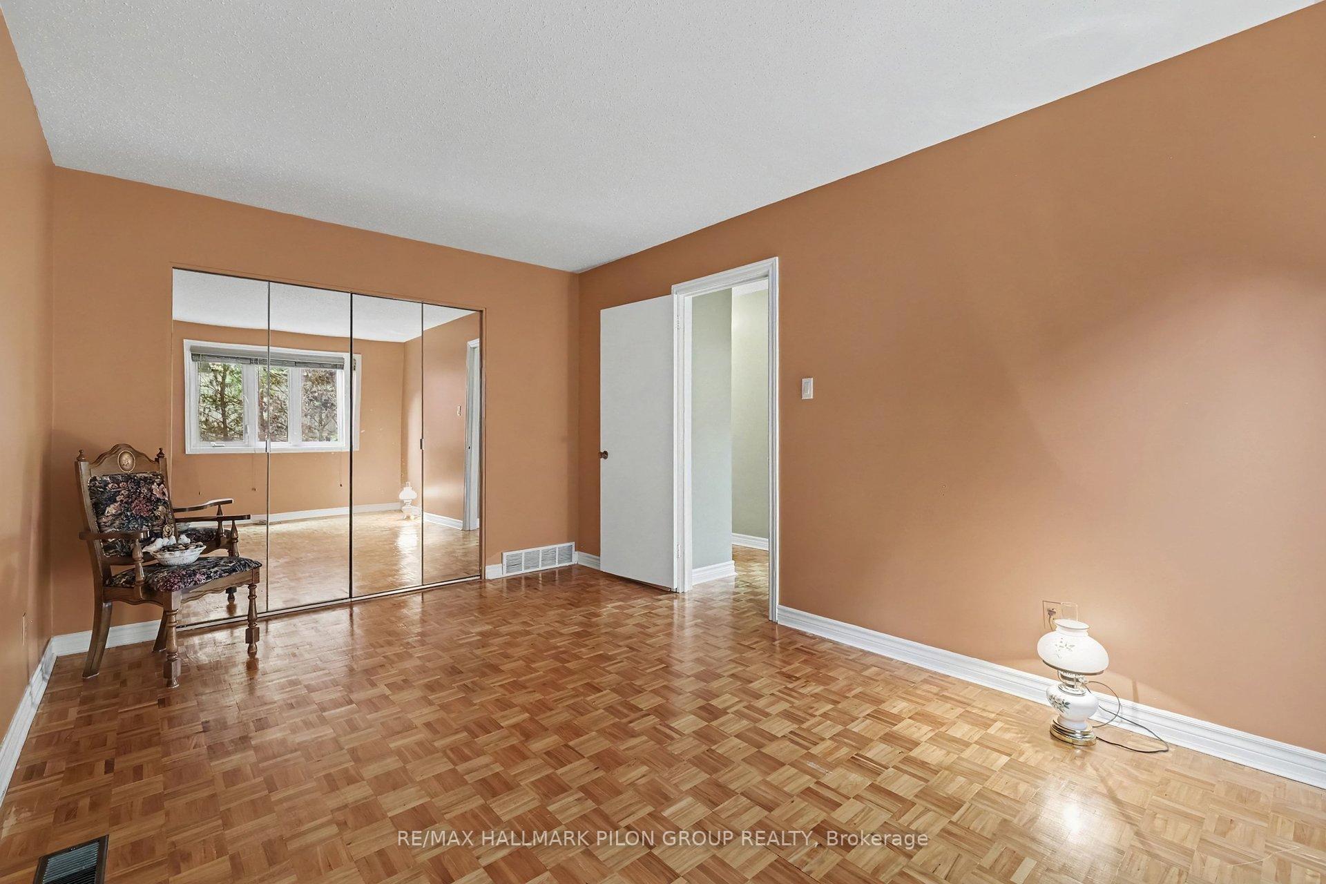 Photo 12 of 496 Tisdale Crescent, Ottawa, Beacon Hill North — HOMEH