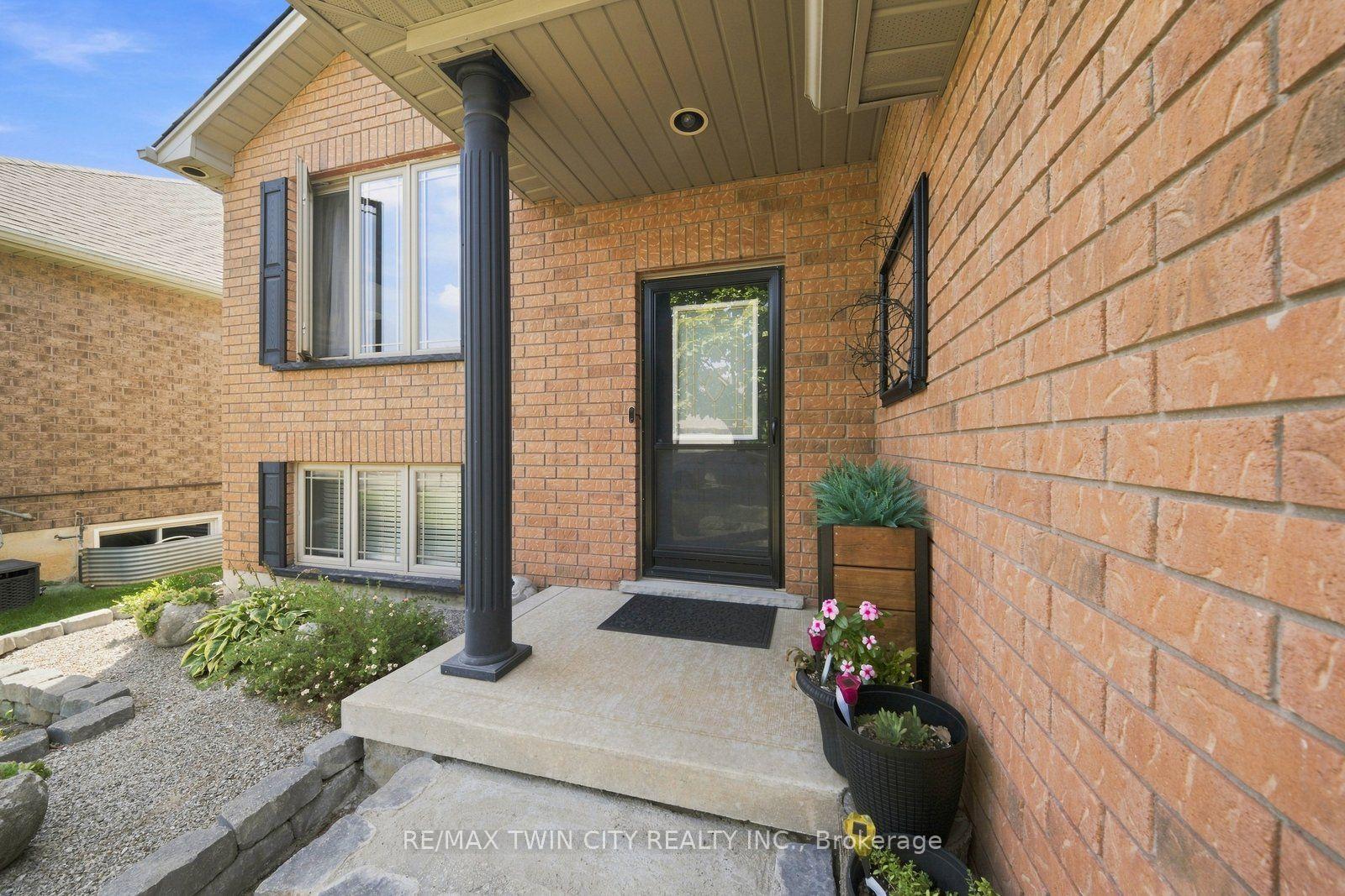 Photo 12 of 22 Osborn Avenue, Brantford, Empire — HOMEH