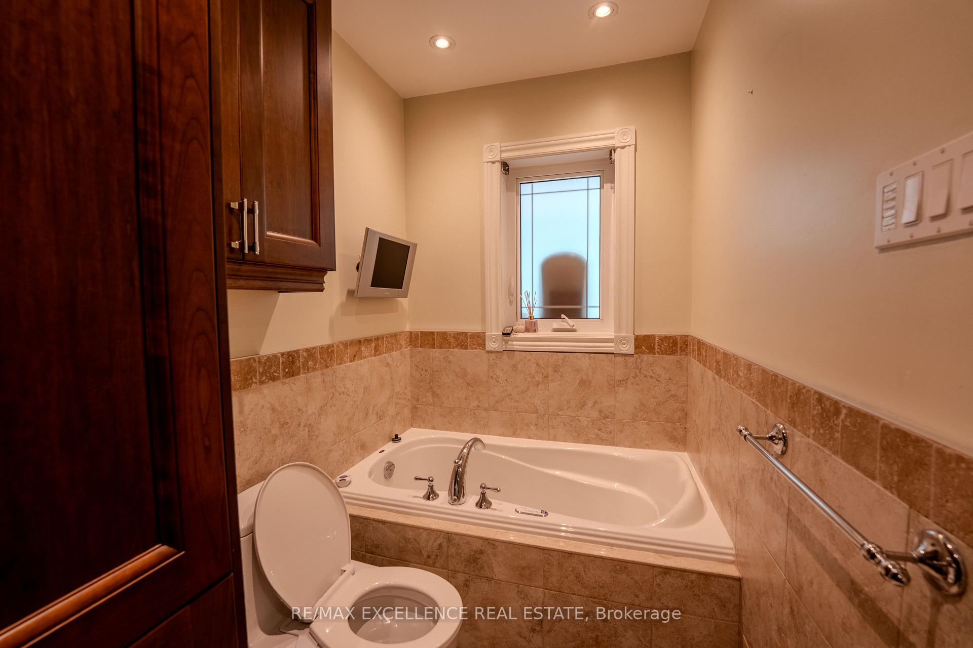Photo 20 of 21 Elizabeth Street, Halton Hills, Georgetown — HOMEH