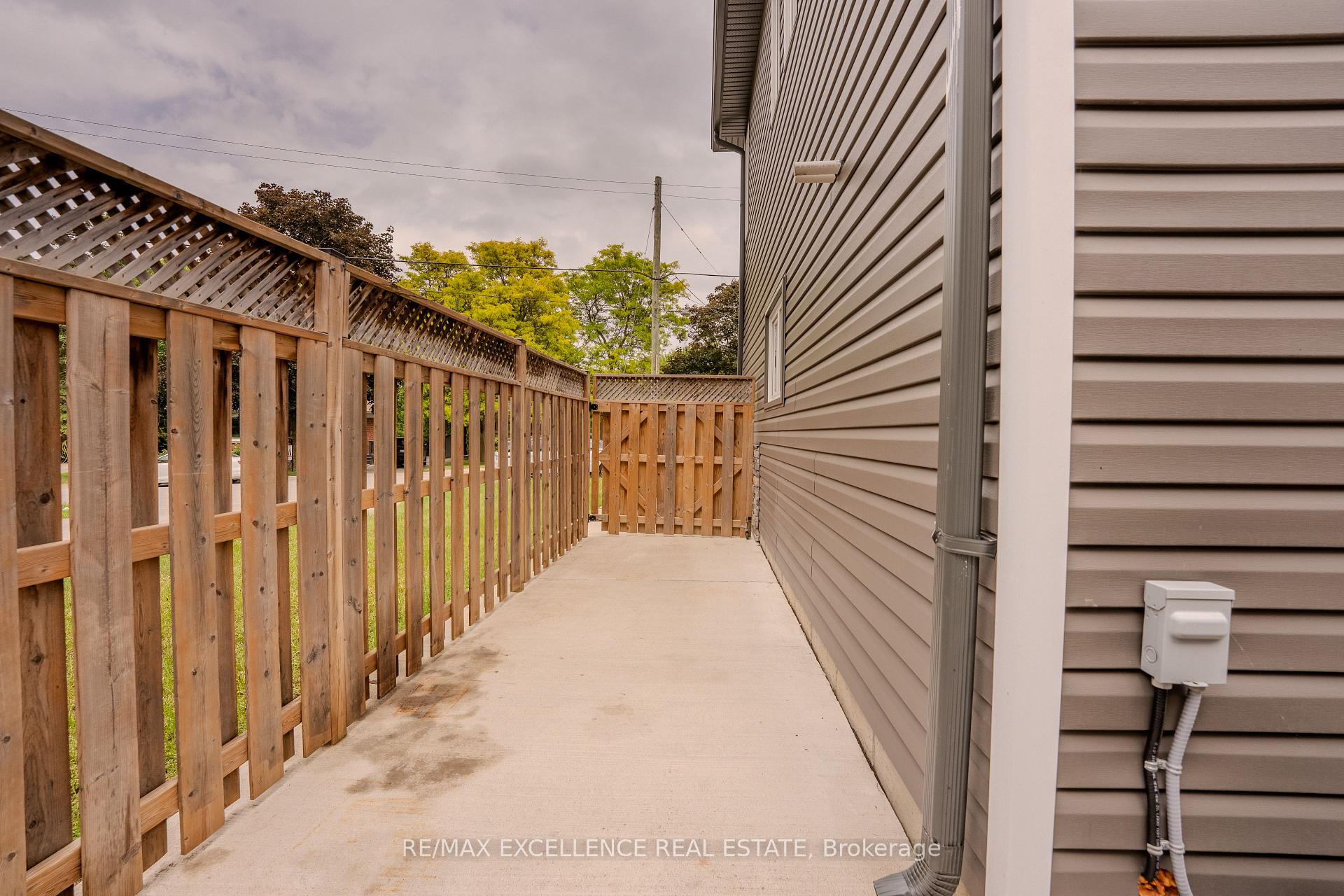 Photo 35 of 21 Elizabeth Street, Halton Hills, Georgetown — HOMEH