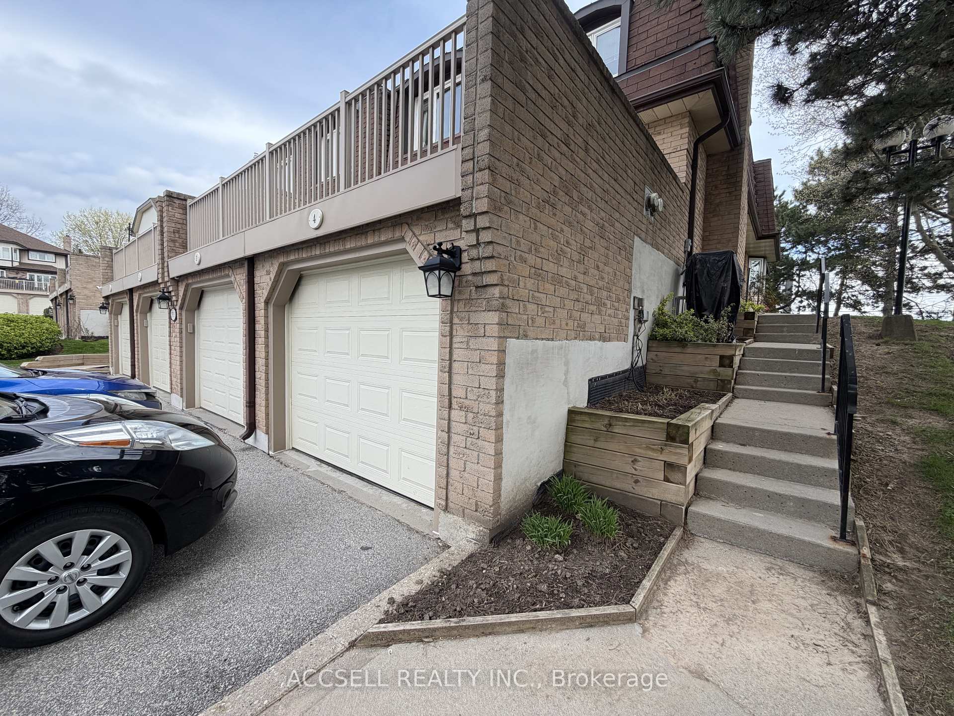 Photo of Unit 4, 1510 Upper Middle Road
