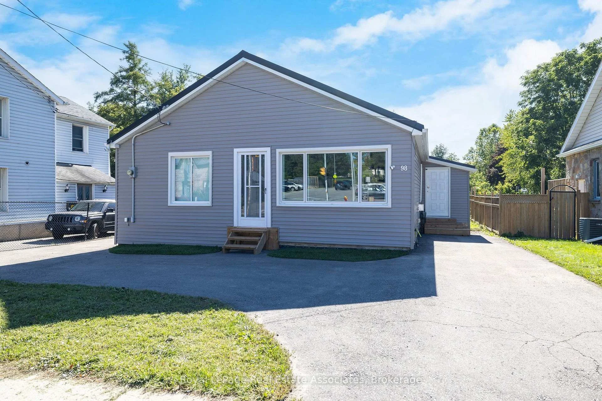 Photo 2 of 98 Main Street N, Halton Hills, Acton — HOMEH