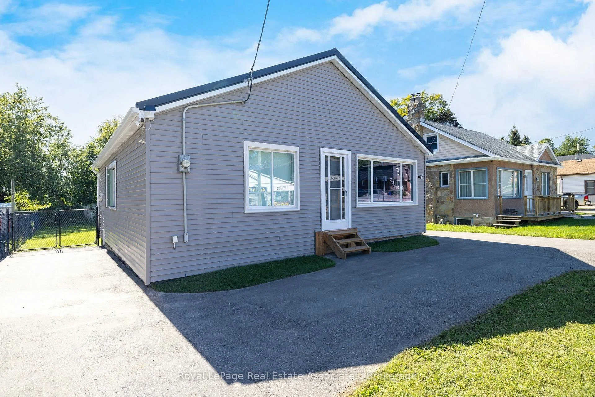 Photo 3 of 98 Main Street N, Halton Hills, Acton — HOMEH
