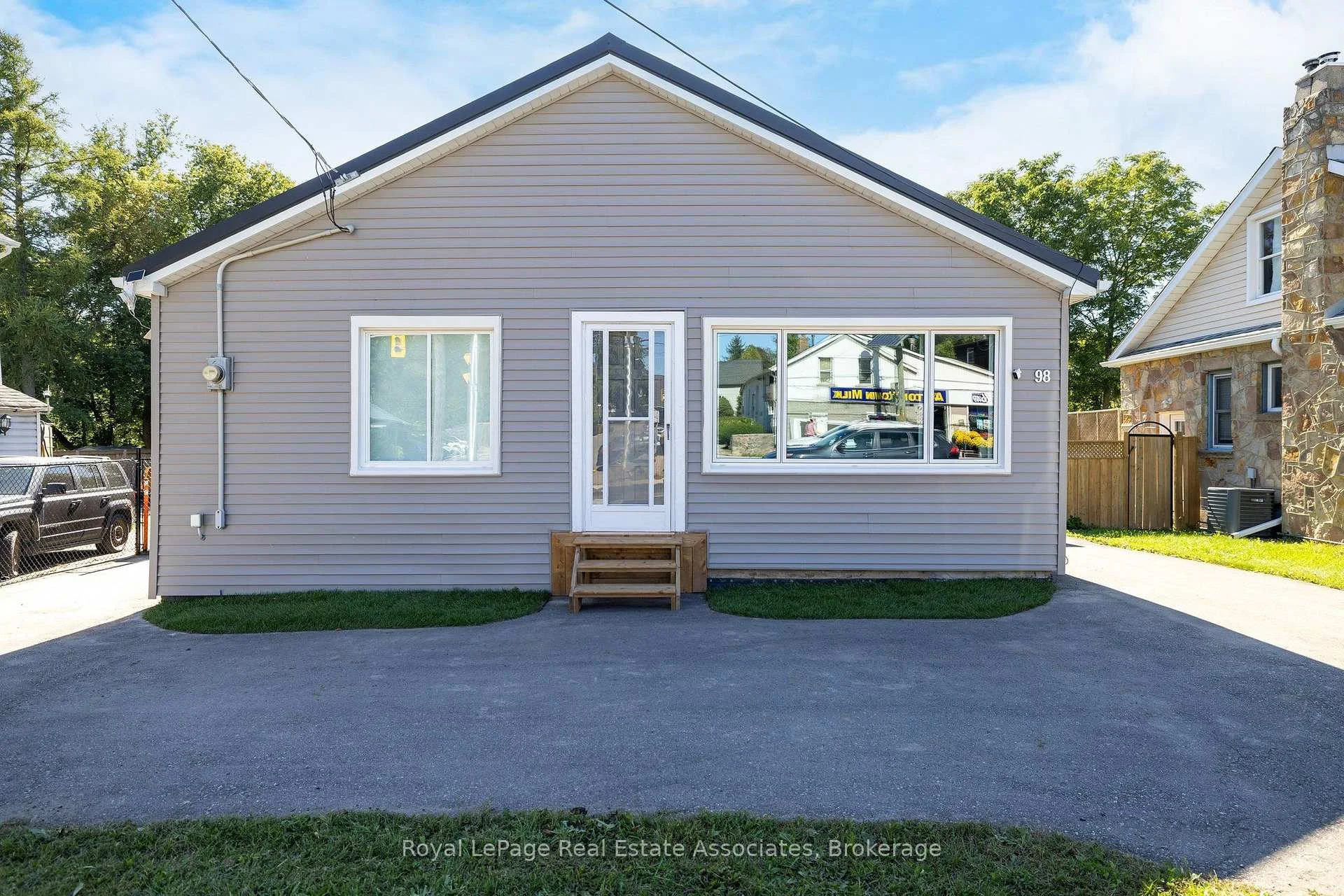 Photo 4 of 98 Main Street N, Halton Hills, Acton — HOMEH