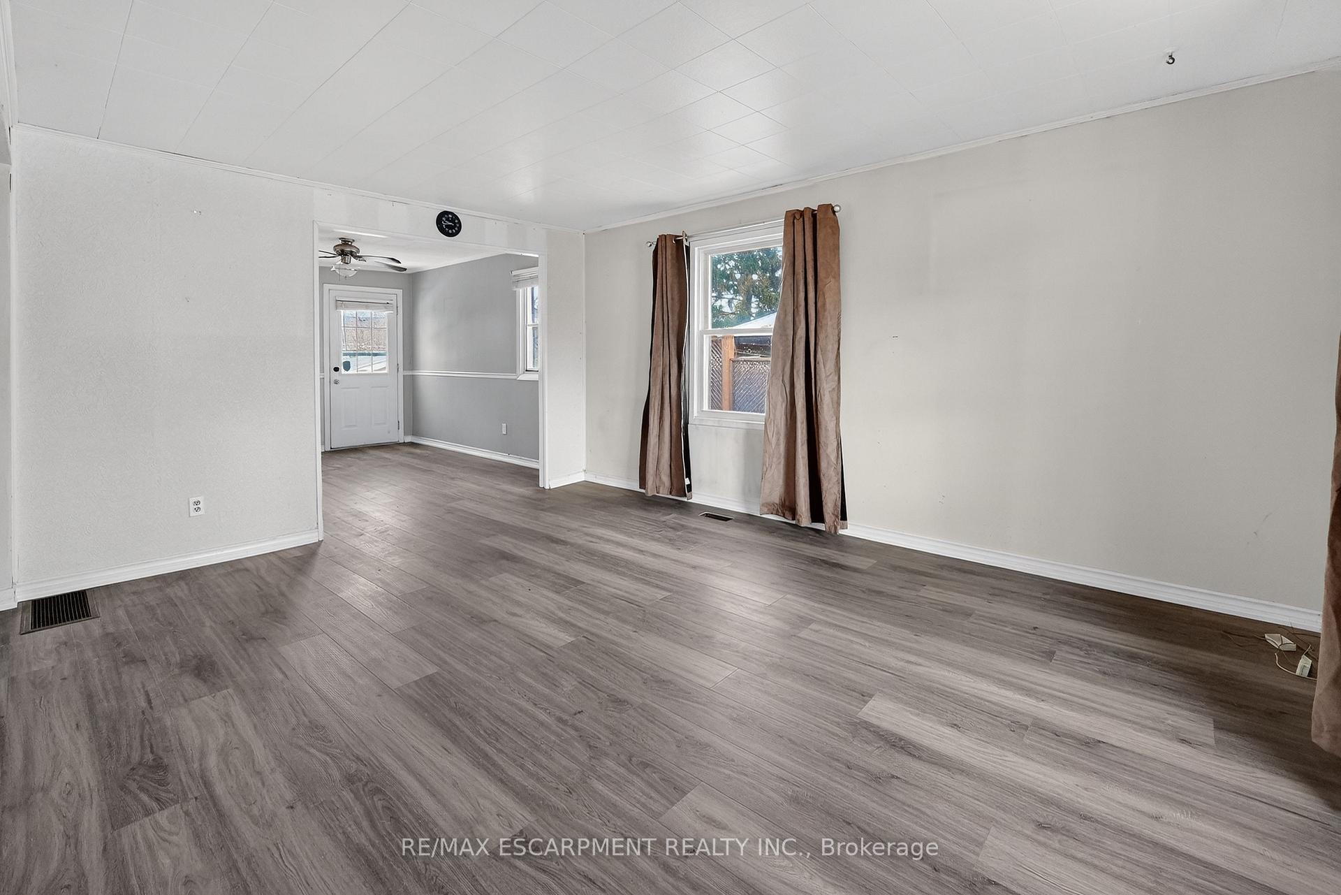 Photo 4 of 85 Grass Avenue, St. Catharines, Downtown — HOMEH