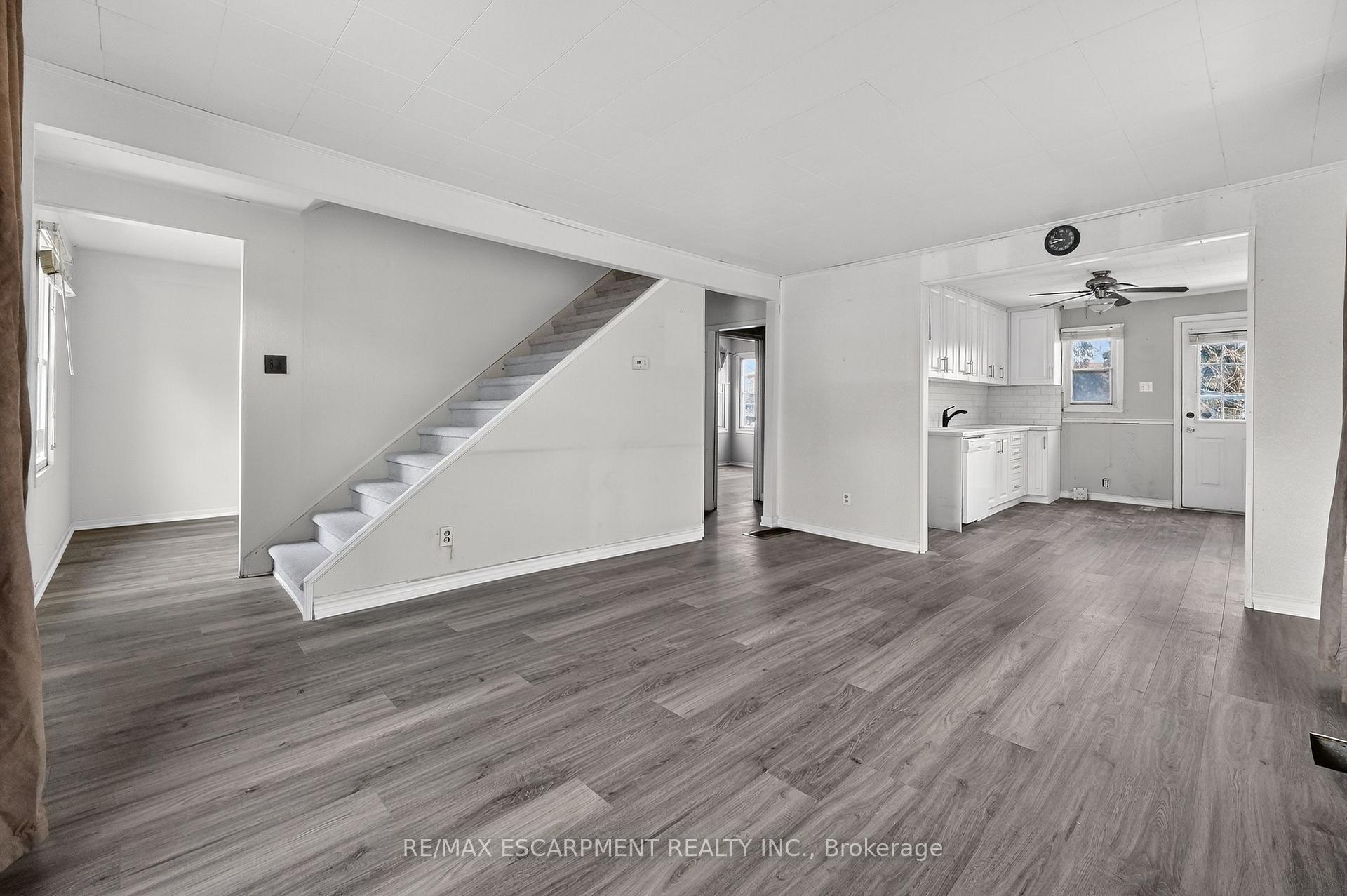 Photo 6 of 85 Grass Avenue, St. Catharines, Downtown — HOMEH