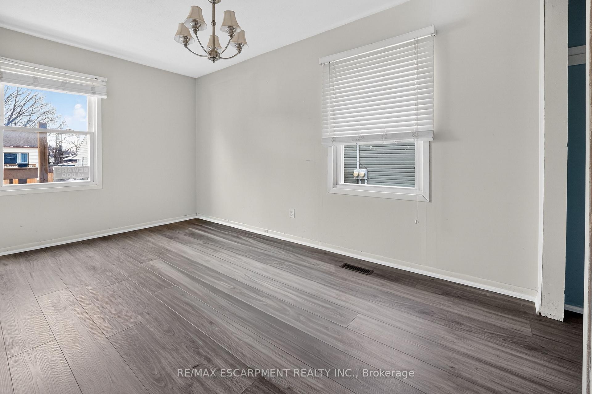 Photo 10 of 85 Grass Avenue, St. Catharines, Downtown — HOMEH