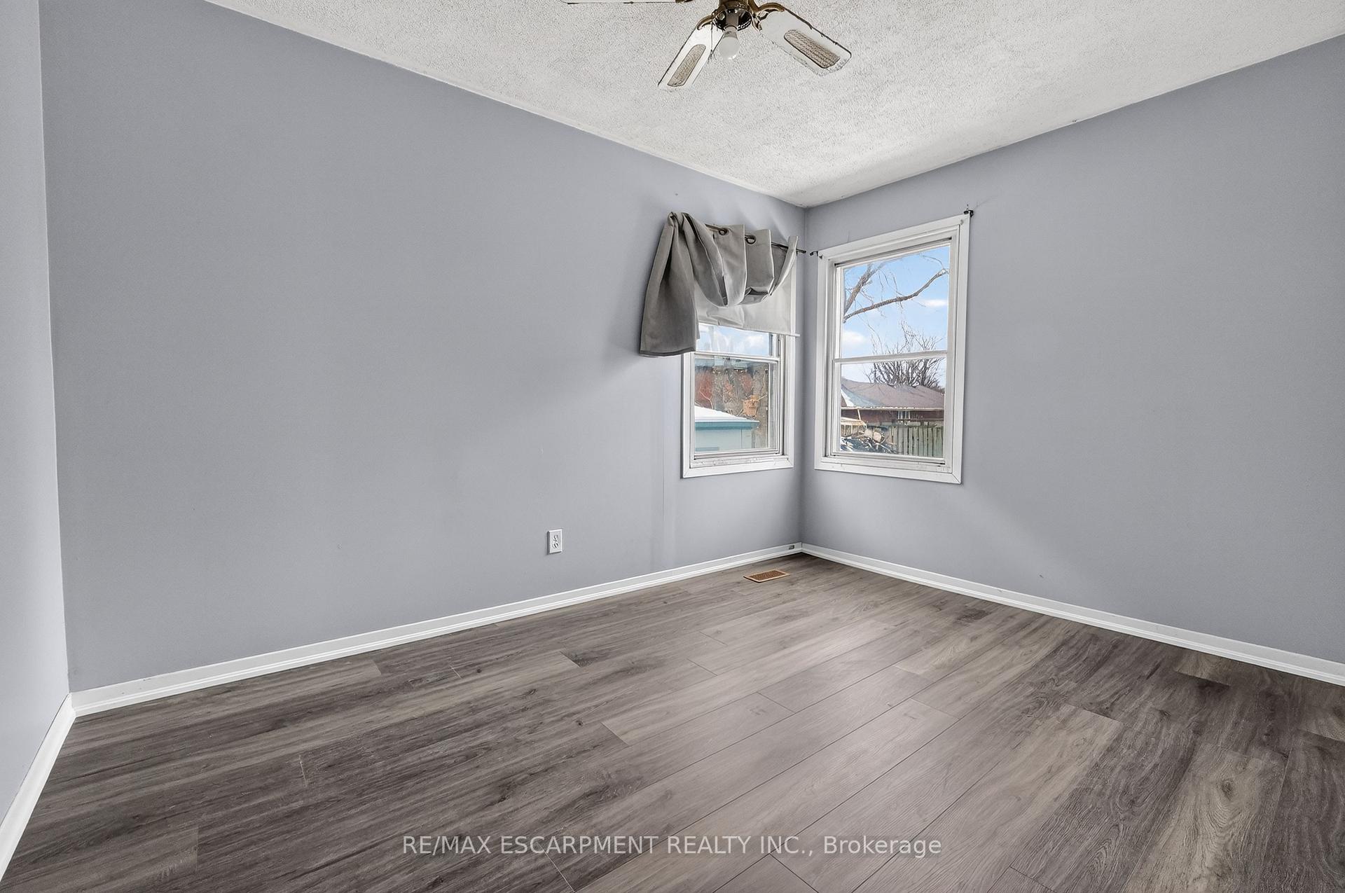 Photo 13 of 85 Grass Avenue, St. Catharines, Downtown — HOMEH