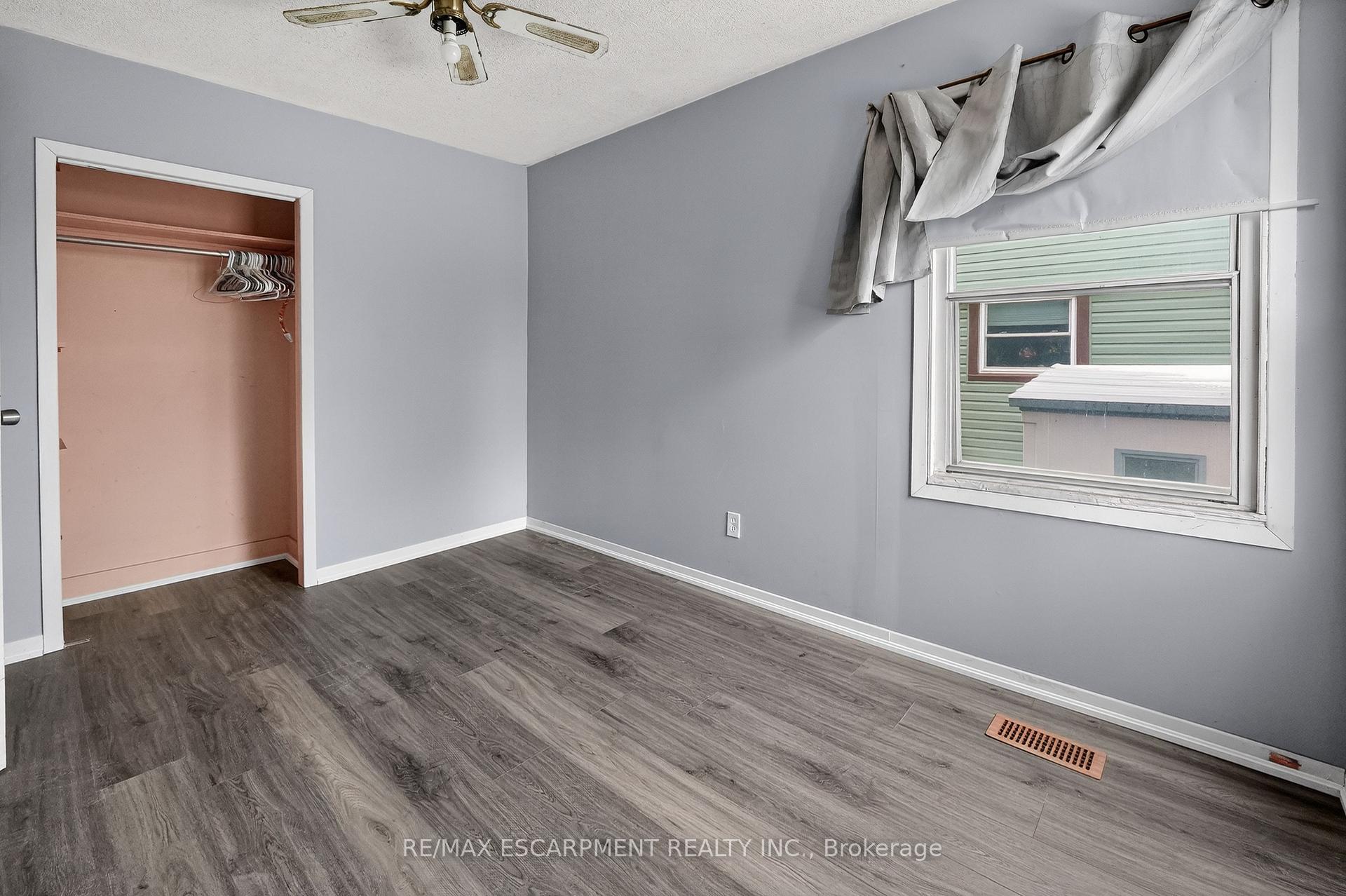 Photo 14 of 85 Grass Avenue, St. Catharines, Downtown — HOMEH