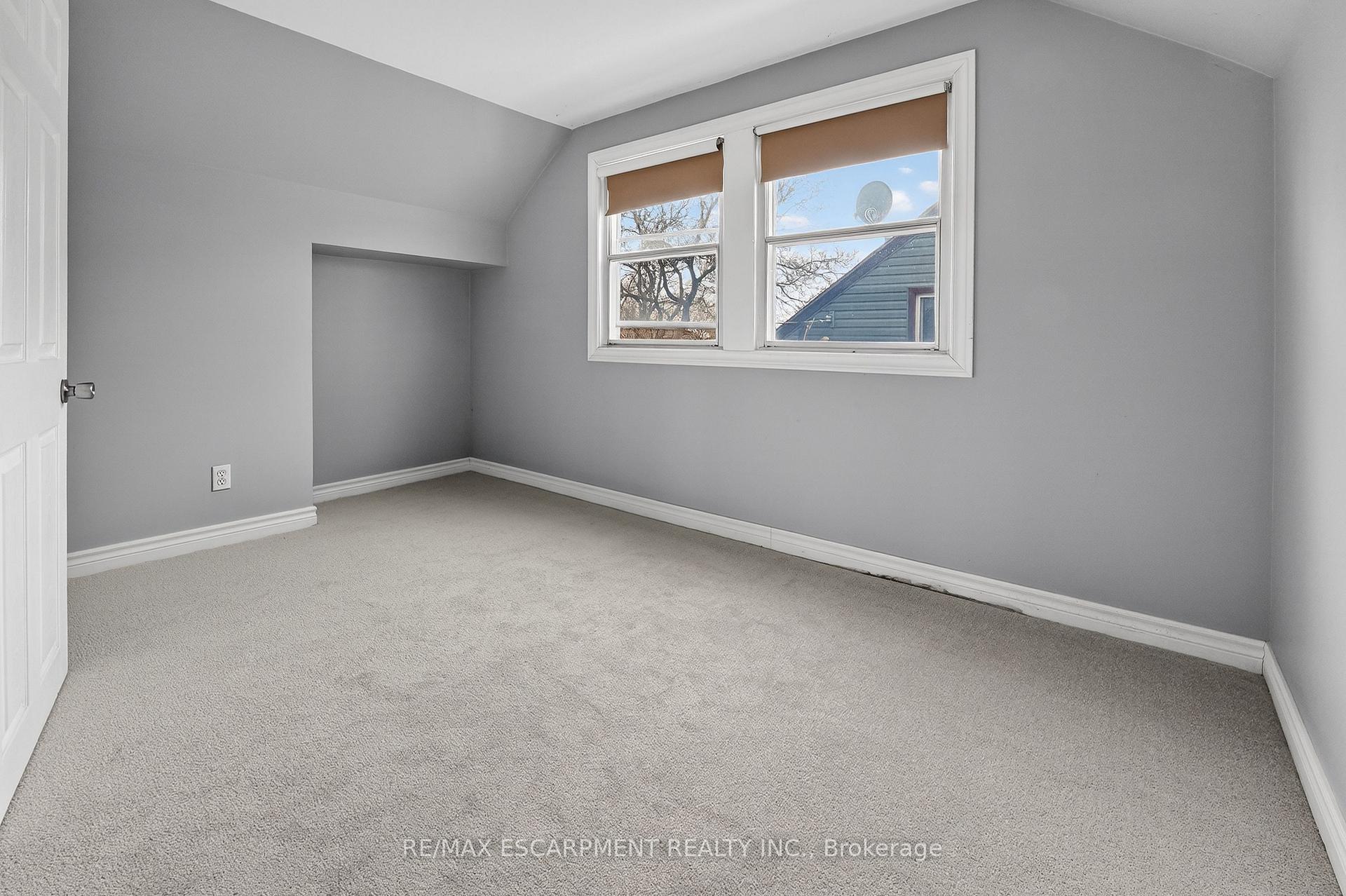 Photo 17 of 85 Grass Avenue, St. Catharines, Downtown — HOMEH