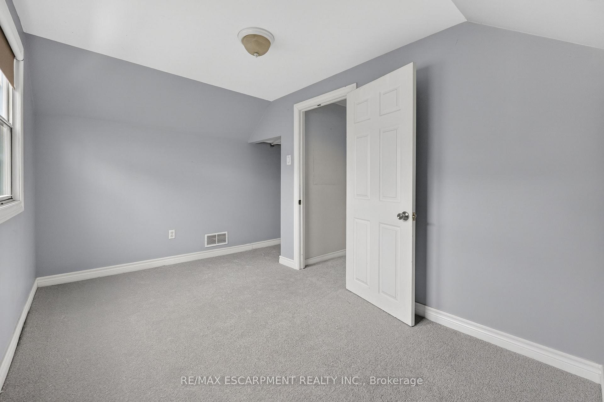 Photo 18 of 85 Grass Avenue, St. Catharines, Downtown — HOMEH
