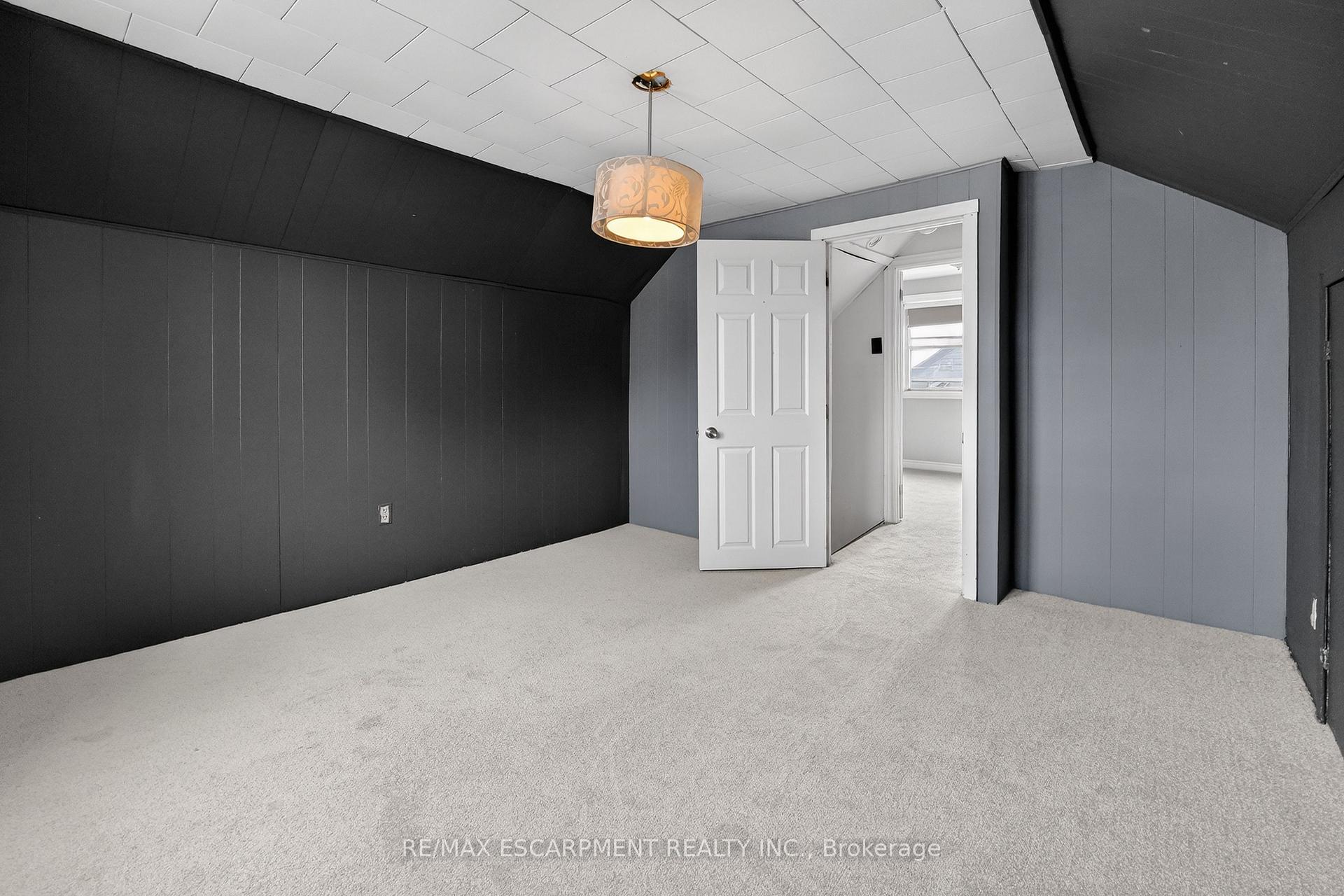 Photo 21 of 85 Grass Avenue, St. Catharines, Downtown — HOMEH