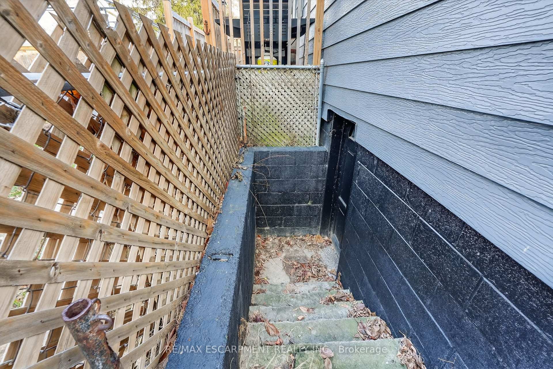Photo 24 of 85 Grass Avenue, St. Catharines, Downtown — HOMEH