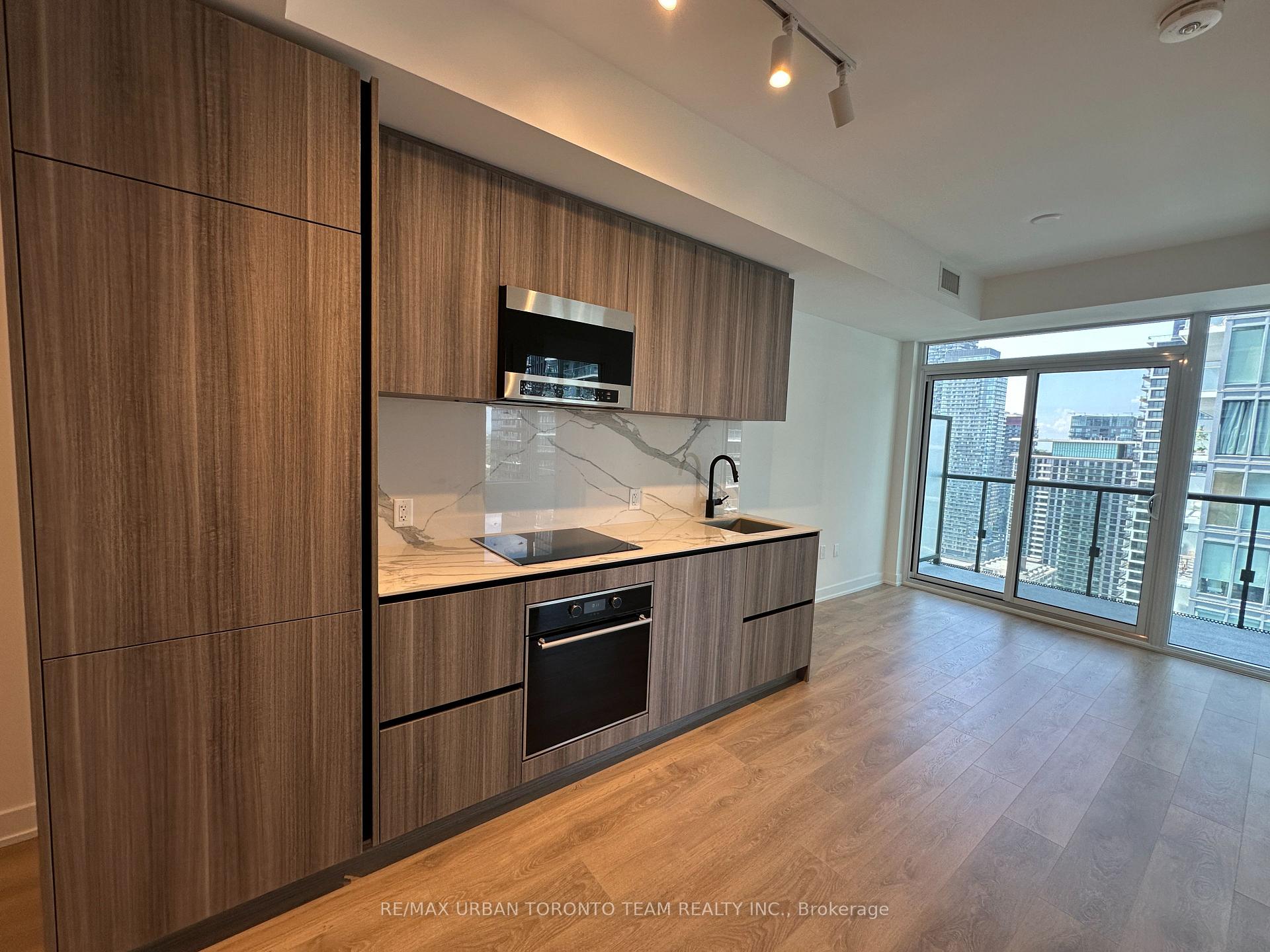 Photo 2 of Unit 3205, 127 Broadway Avenue, Toronto, Mount Pleasant West — HOMEH