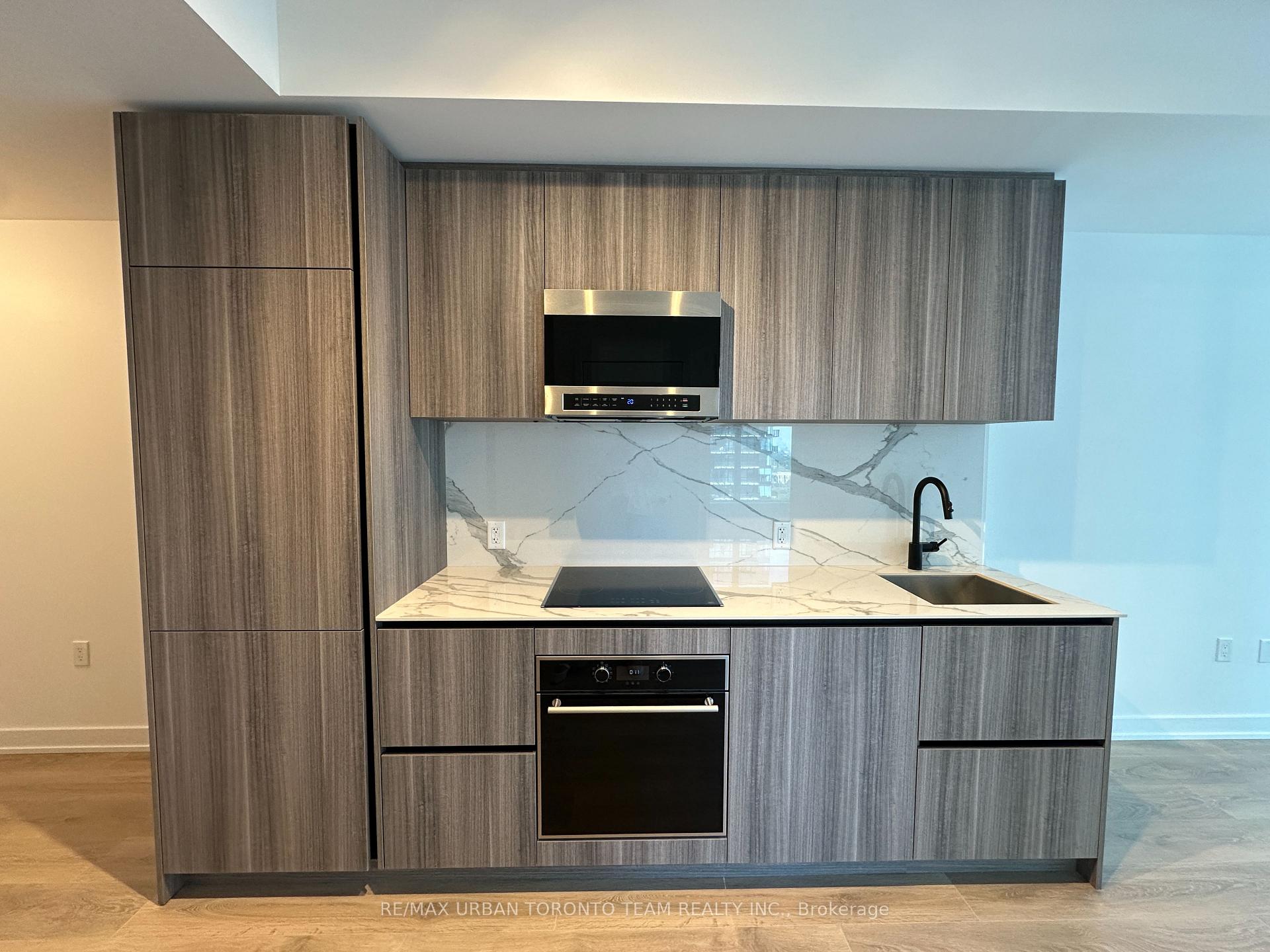 Photo 3 of Unit 3205, 127 Broadway Avenue, Toronto, Mount Pleasant West — HOMEH