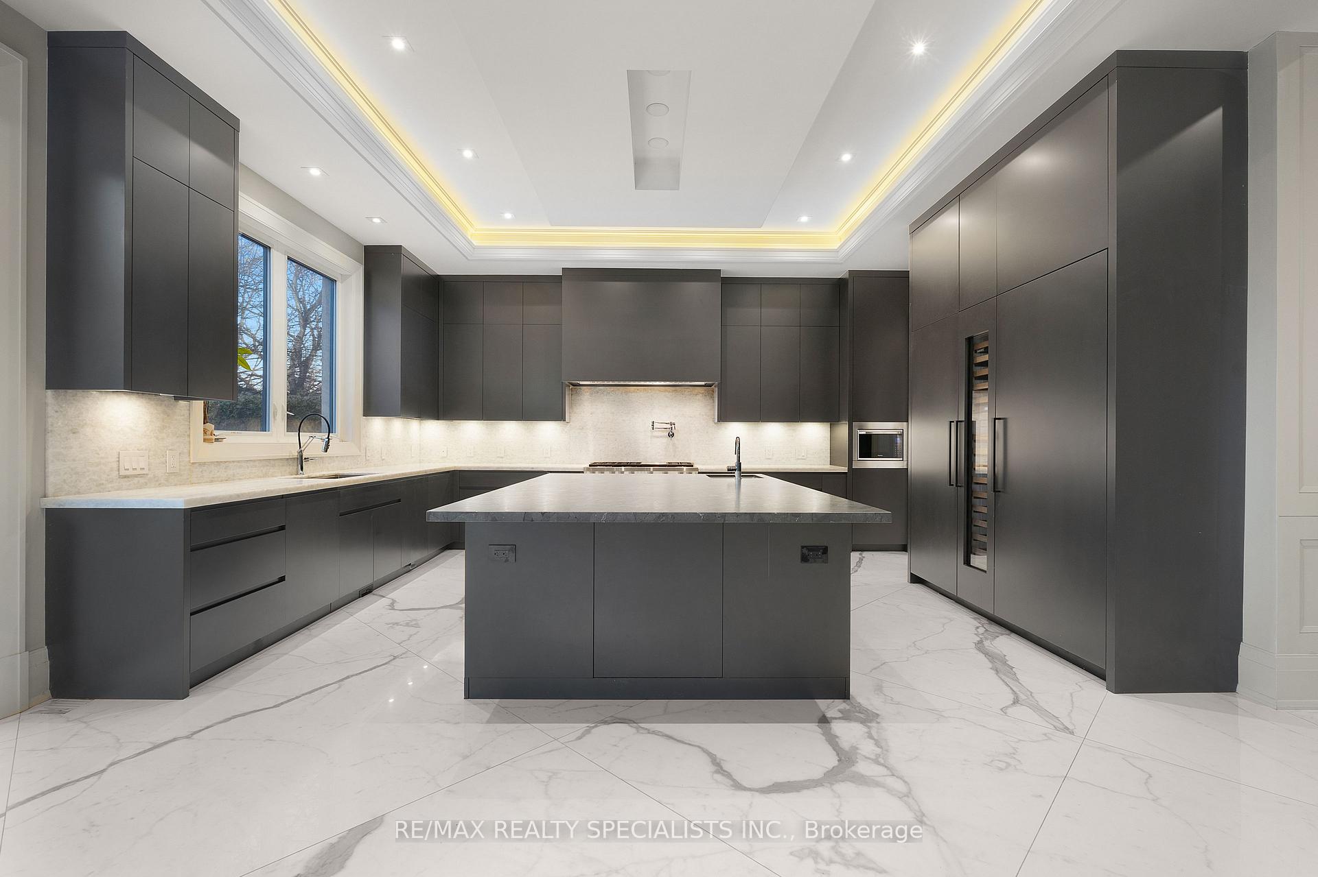 Photo 6 of 95 Lord Seaton Road, North York, St. Andrew-Windfields — HOMEH