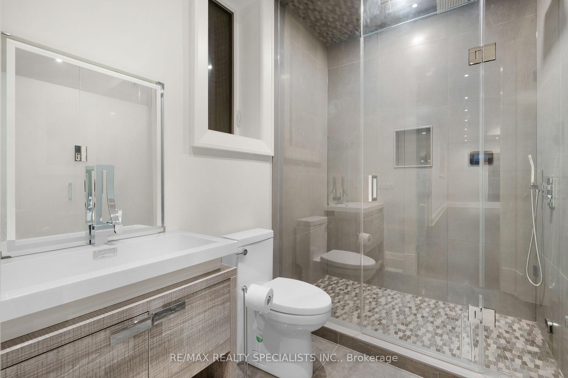 Photo 43 of 95 Lord Seaton Road, North York, St. Andrew-Windfields — HOMEH