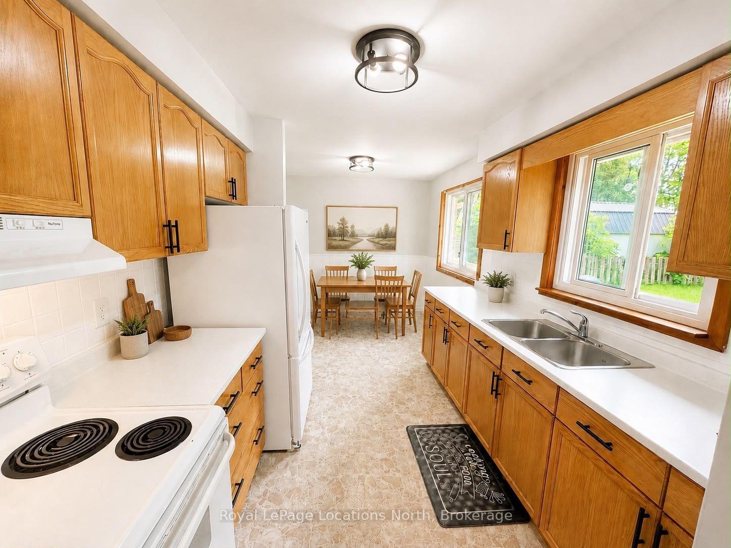 Photo 4 of Unit A (Upper), 504 Sixth Street, Collingwood — HOMEH