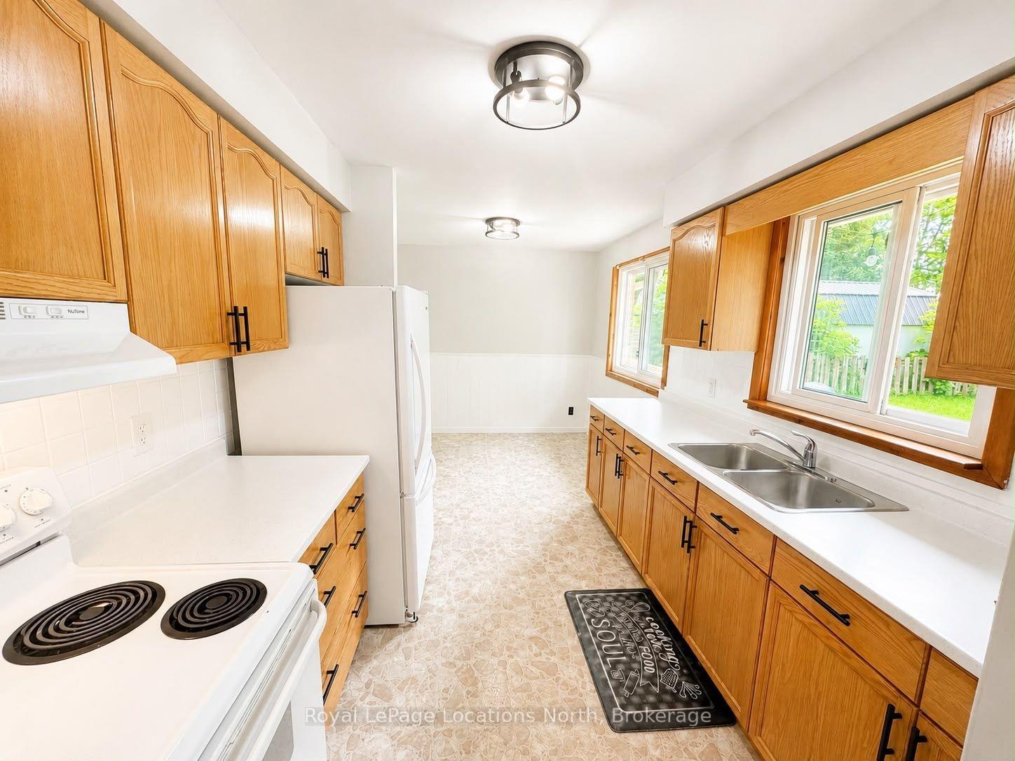 Photo 5 of Unit A (Upper), 504 Sixth Street, Collingwood — HOMEH