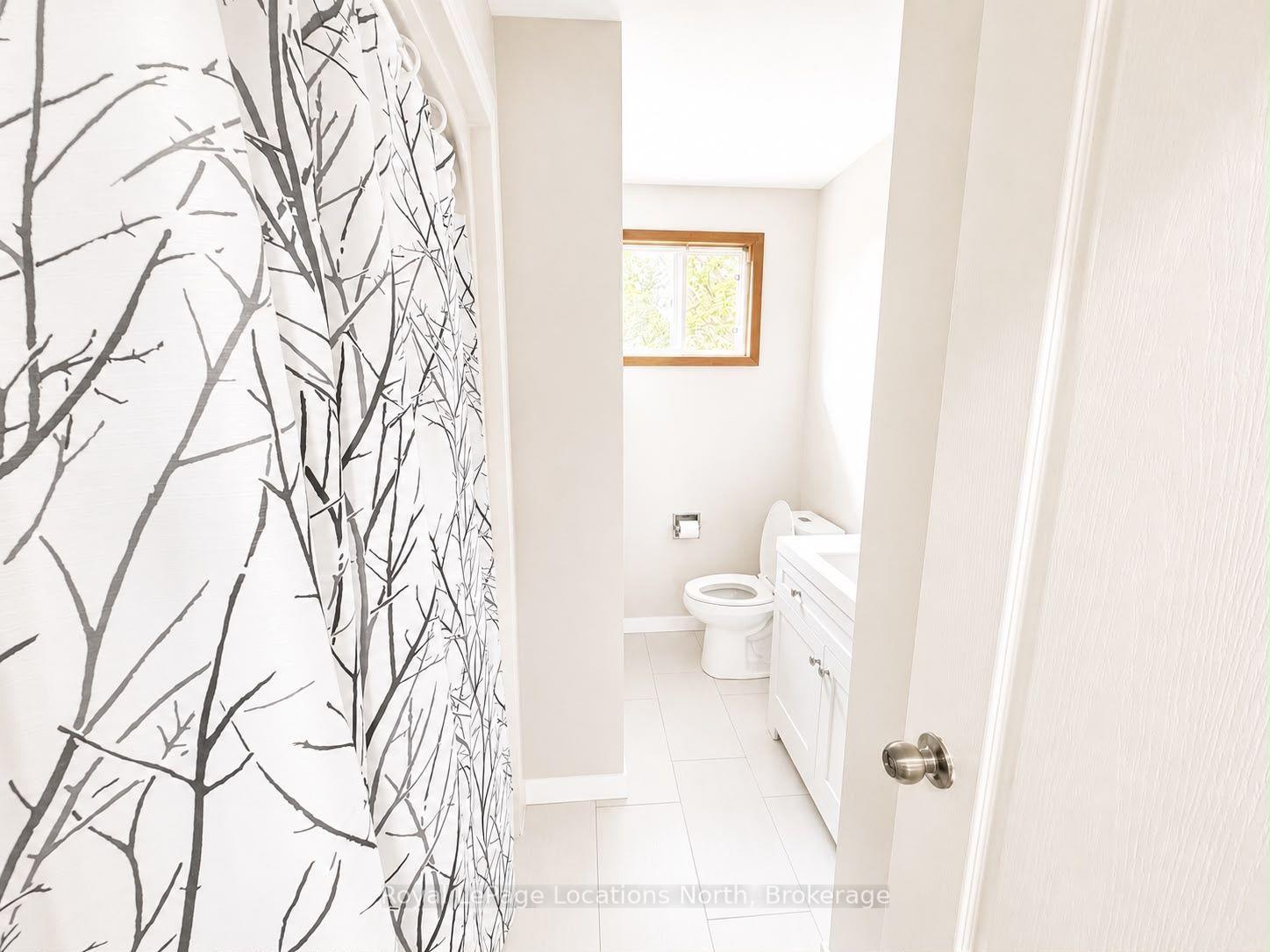 Photo 9 of Unit A (Upper), 504 Sixth Street, Collingwood — HOMEH