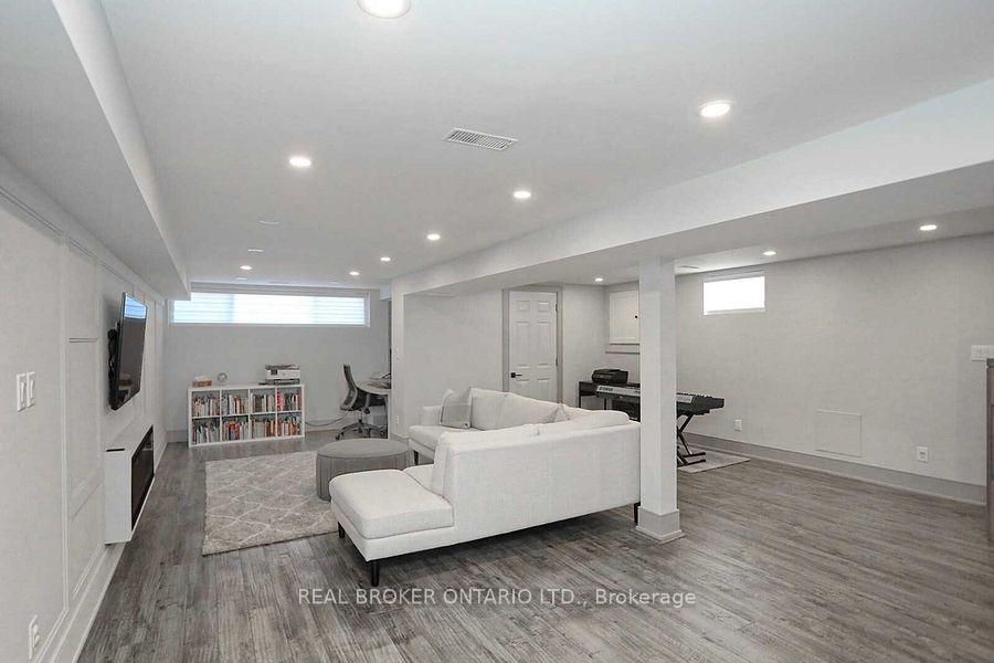 Photo 2 of 49 Fortrose Crescent, North York, Parkwoods-Donalda — HOMEH