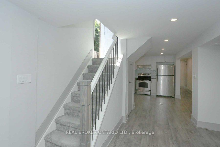 Photo 3 of 49 Fortrose Crescent, North York, Parkwoods-Donalda — HOMEH