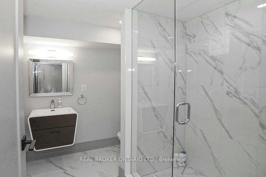 Photo 5 of 49 Fortrose Crescent, North York, Parkwoods-Donalda — HOMEH