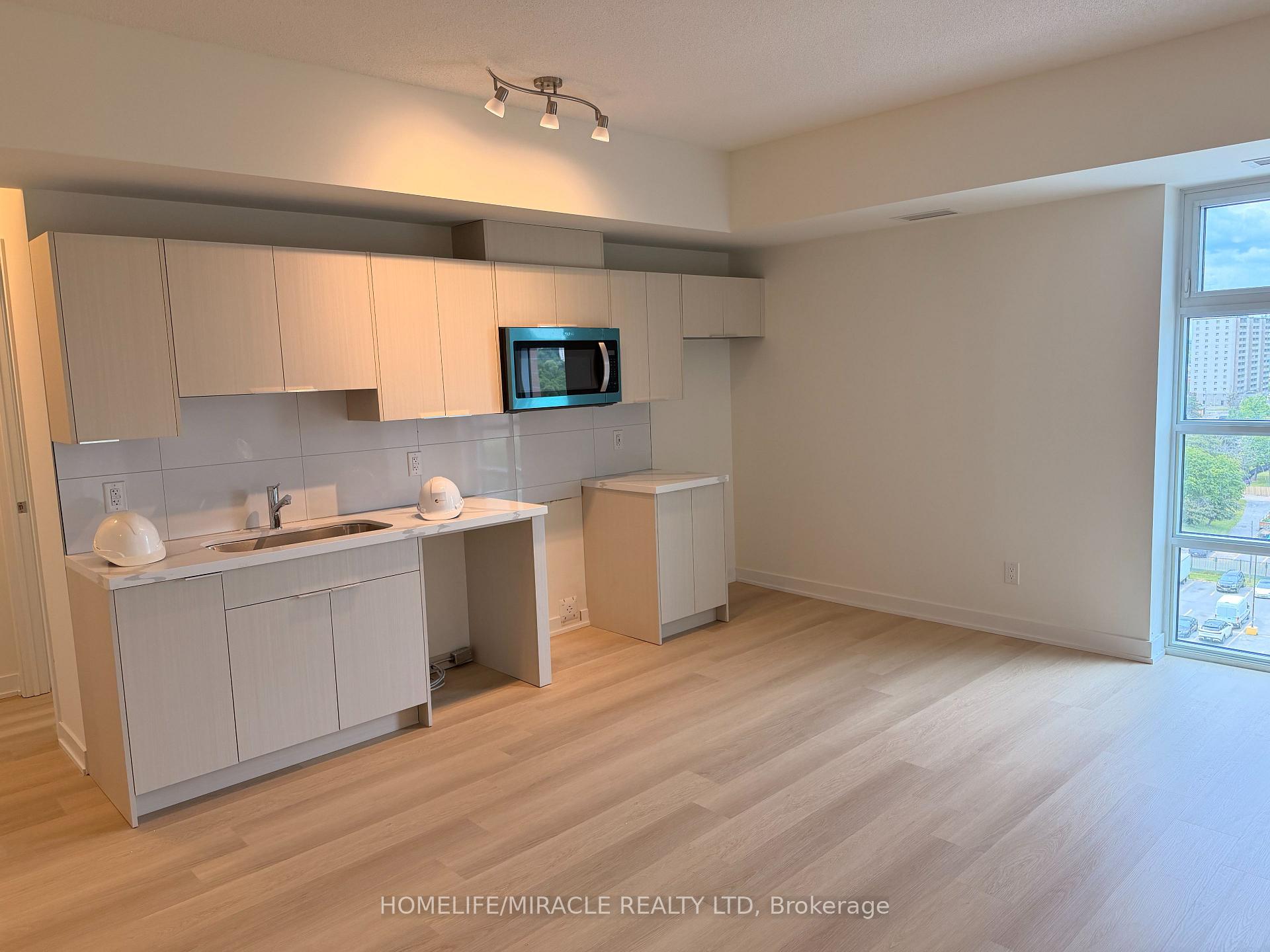 Photo 3 of Unit 903, 2825 Jane Street, North York, Glenfield-Jane Heights — HOMEH