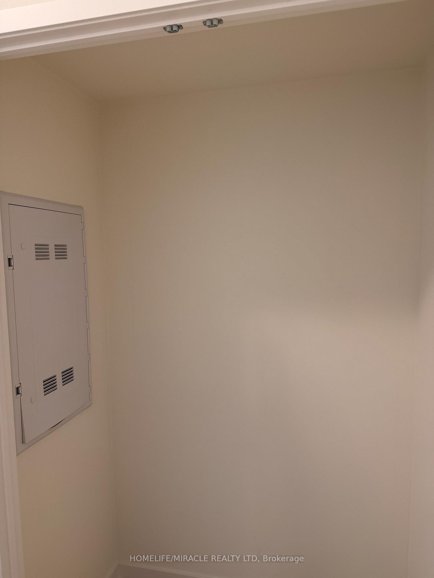Photo 4 of Unit 903, 2825 Jane Street, North York, Glenfield-Jane Heights — HOMEH