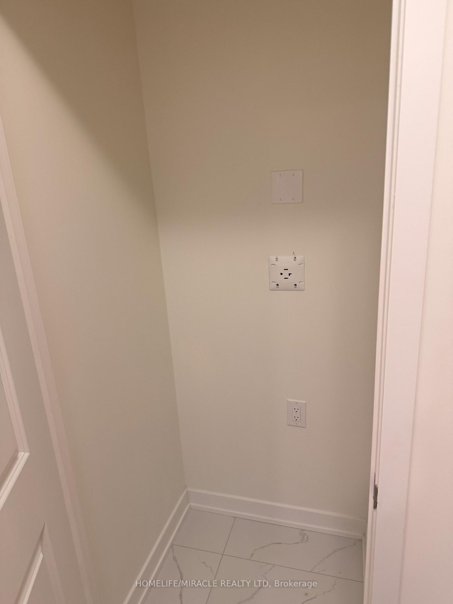 Photo 6 of Unit 903, 2825 Jane Street, North York, Glenfield-Jane Heights — HOMEH