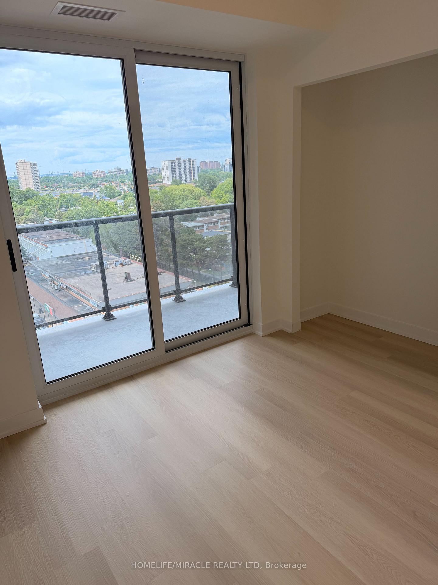 Photo 7 of Unit 903, 2825 Jane Street, North York, Glenfield-Jane Heights — HOMEH