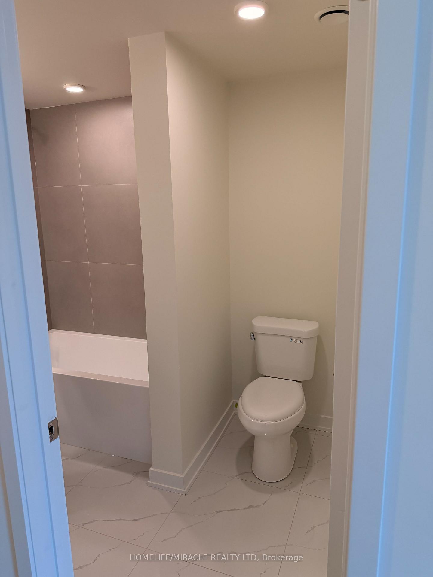 Photo 8 of Unit 903, 2825 Jane Street, North York, Glenfield-Jane Heights — HOMEH