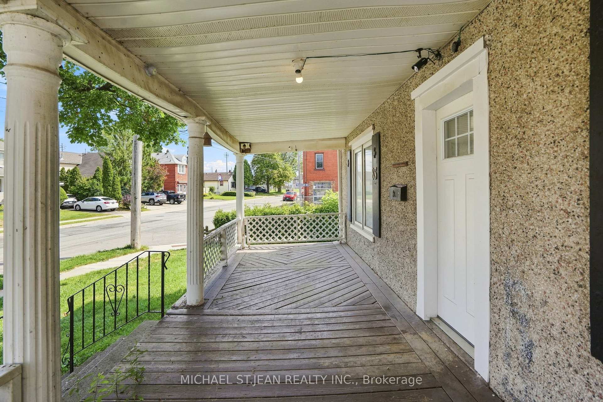 Photo 9 of 38 Bugar Street, Welland, Welland Downtown — HOMEH