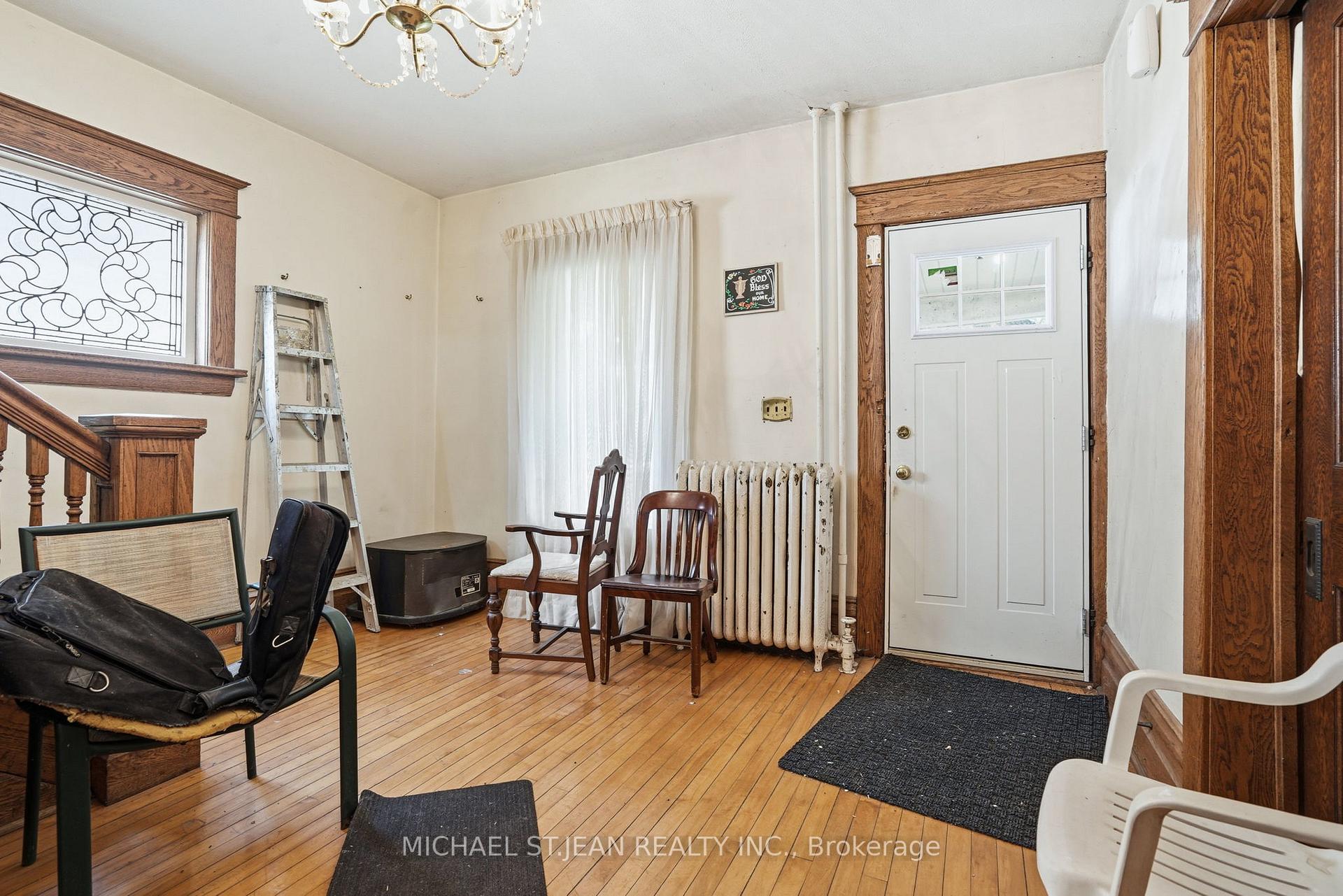Photo 10 of 38 Bugar Street, Welland, Welland Downtown — HOMEH