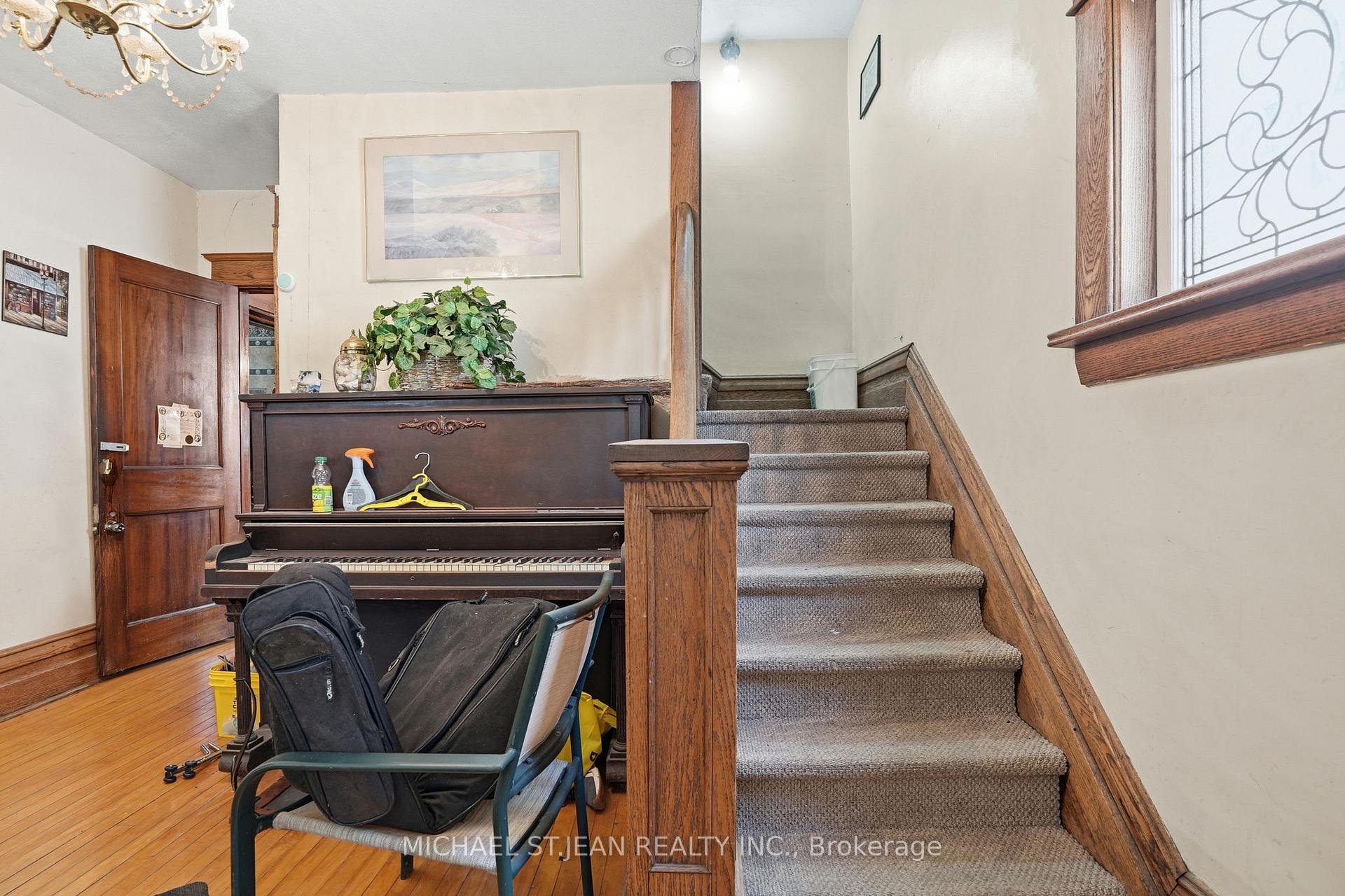 Photo 11 of 38 Bugar Street, Welland, Welland Downtown — HOMEH