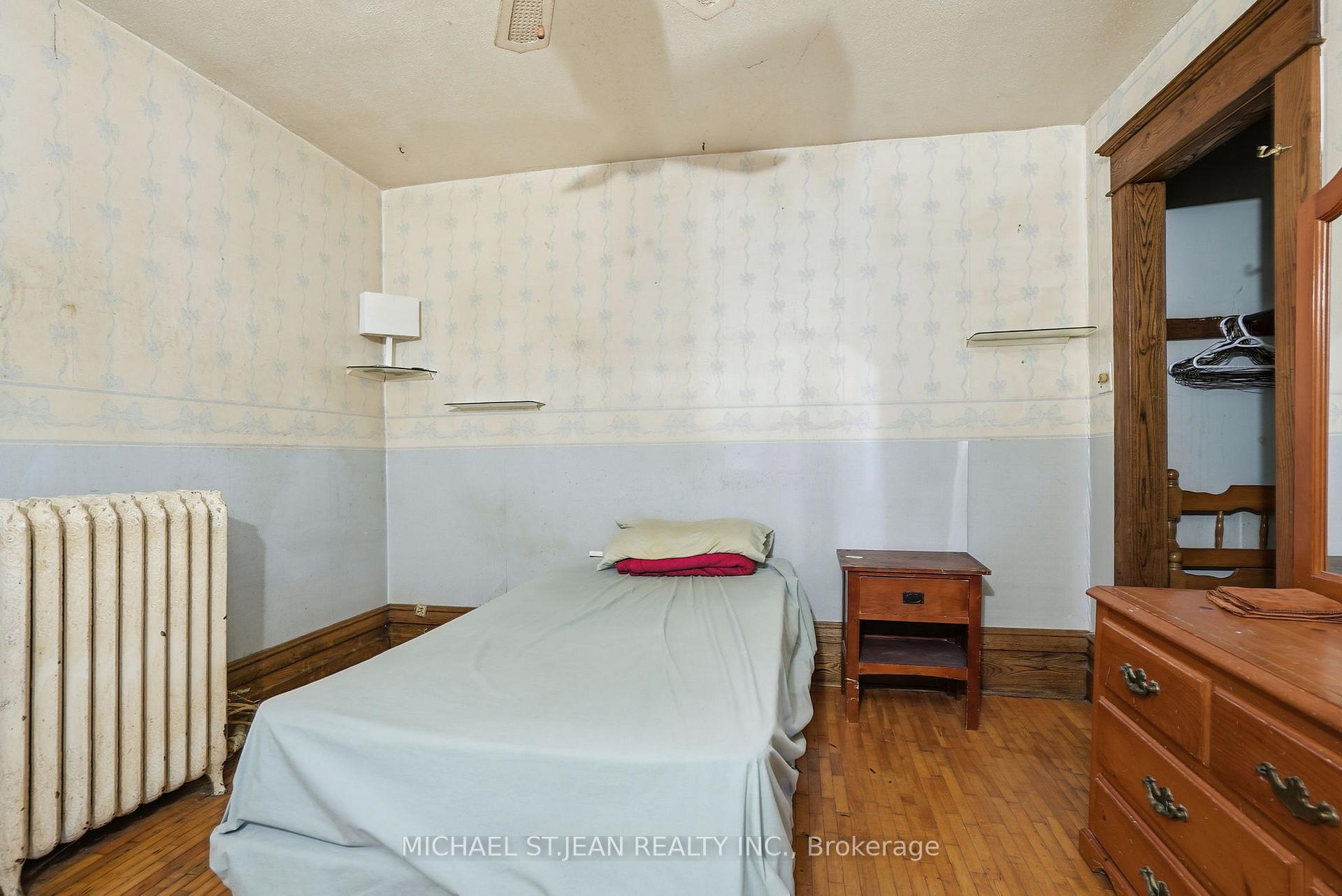 Photo 12 of 38 Bugar Street, Welland, Welland Downtown — HOMEH