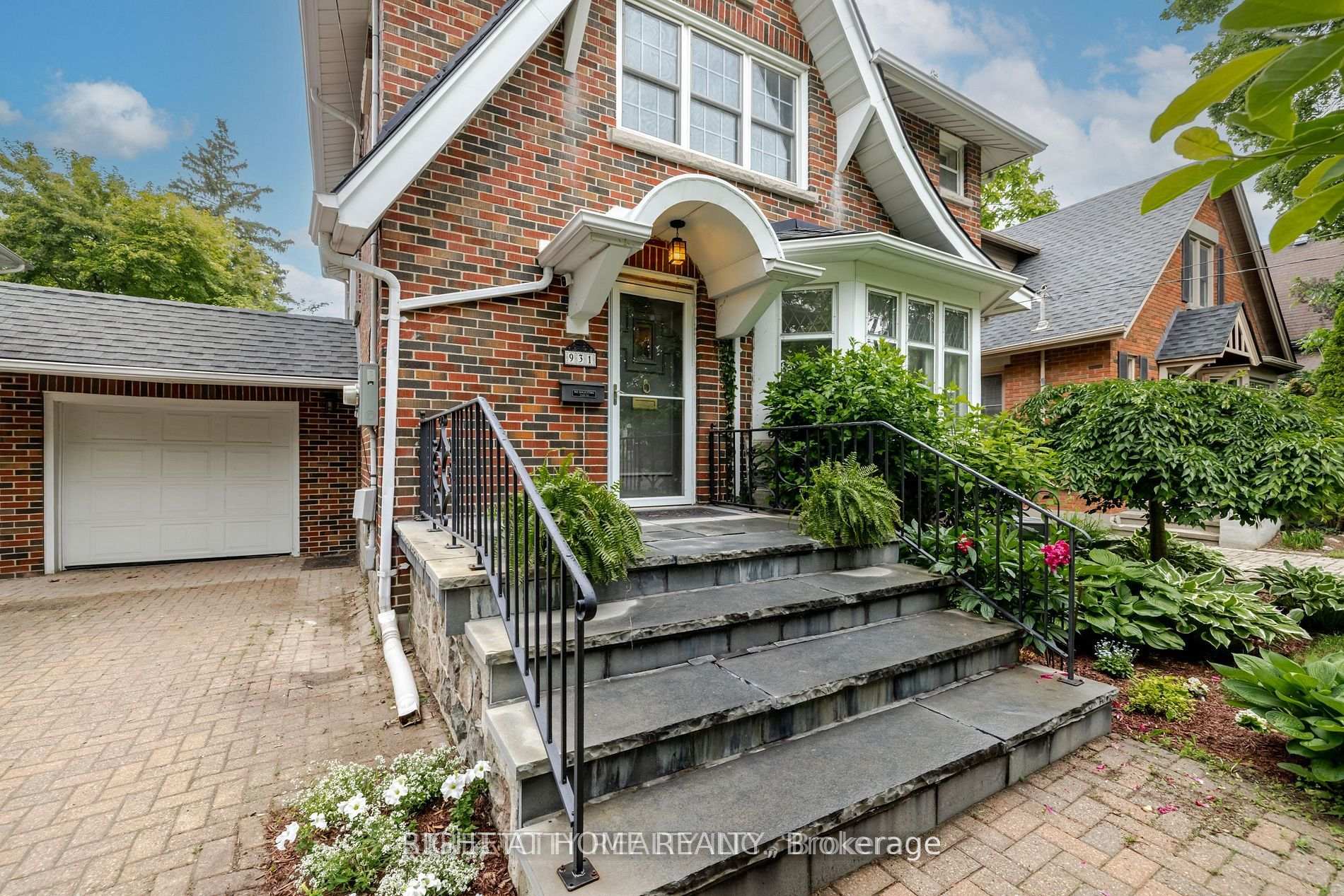 Photo 2 of 931 Waterloo Street, London, East B — HOMEH