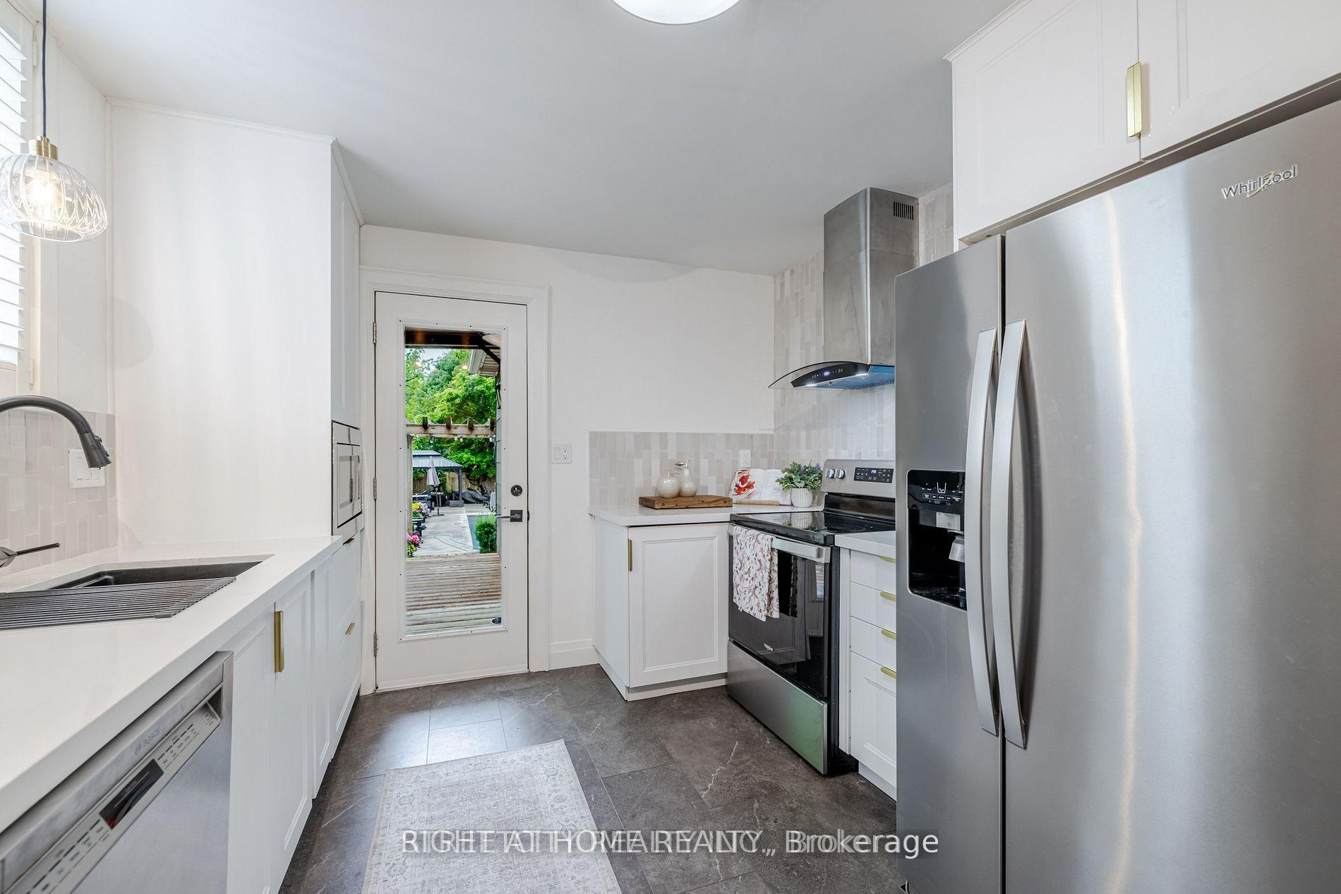 Photo 17 of 931 Waterloo Street, London, East B — HOMEH
