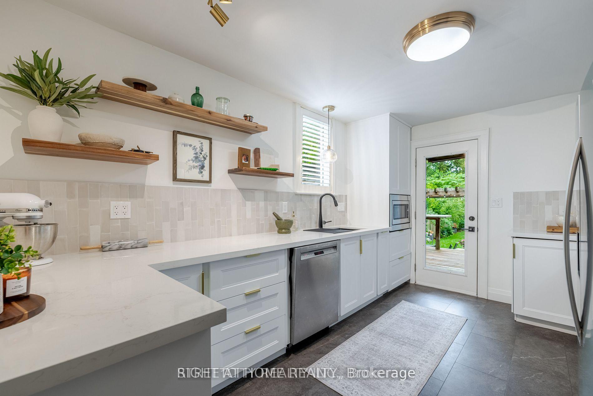 Photo 18 of 931 Waterloo Street, London, East B — HOMEH