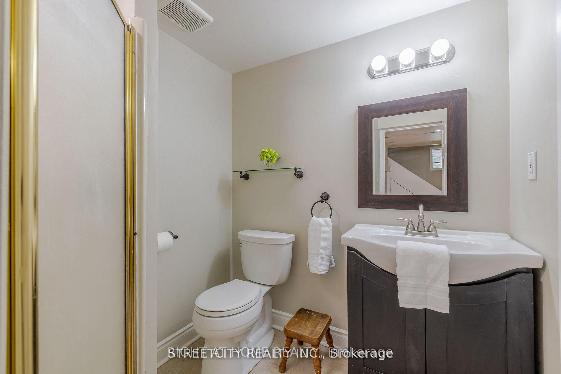 Photo 33 of 931 Waterloo Street, London, East B — HOMEH
