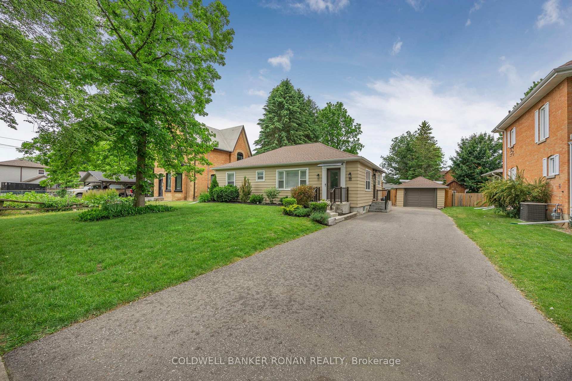 Photo 2 of 22 Nelson Street, New Tecumseth, Alliston — HOMEH