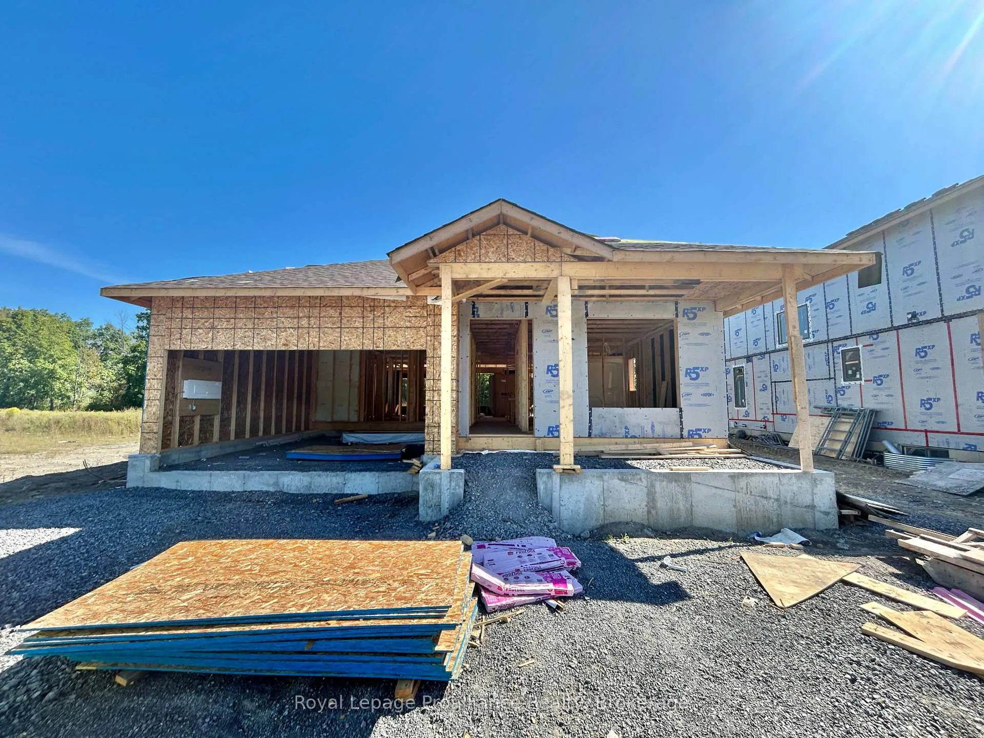 Photo 2 of 142 Stonecrest Boulevard, Quinte West, Sidney Ward — HOMEH